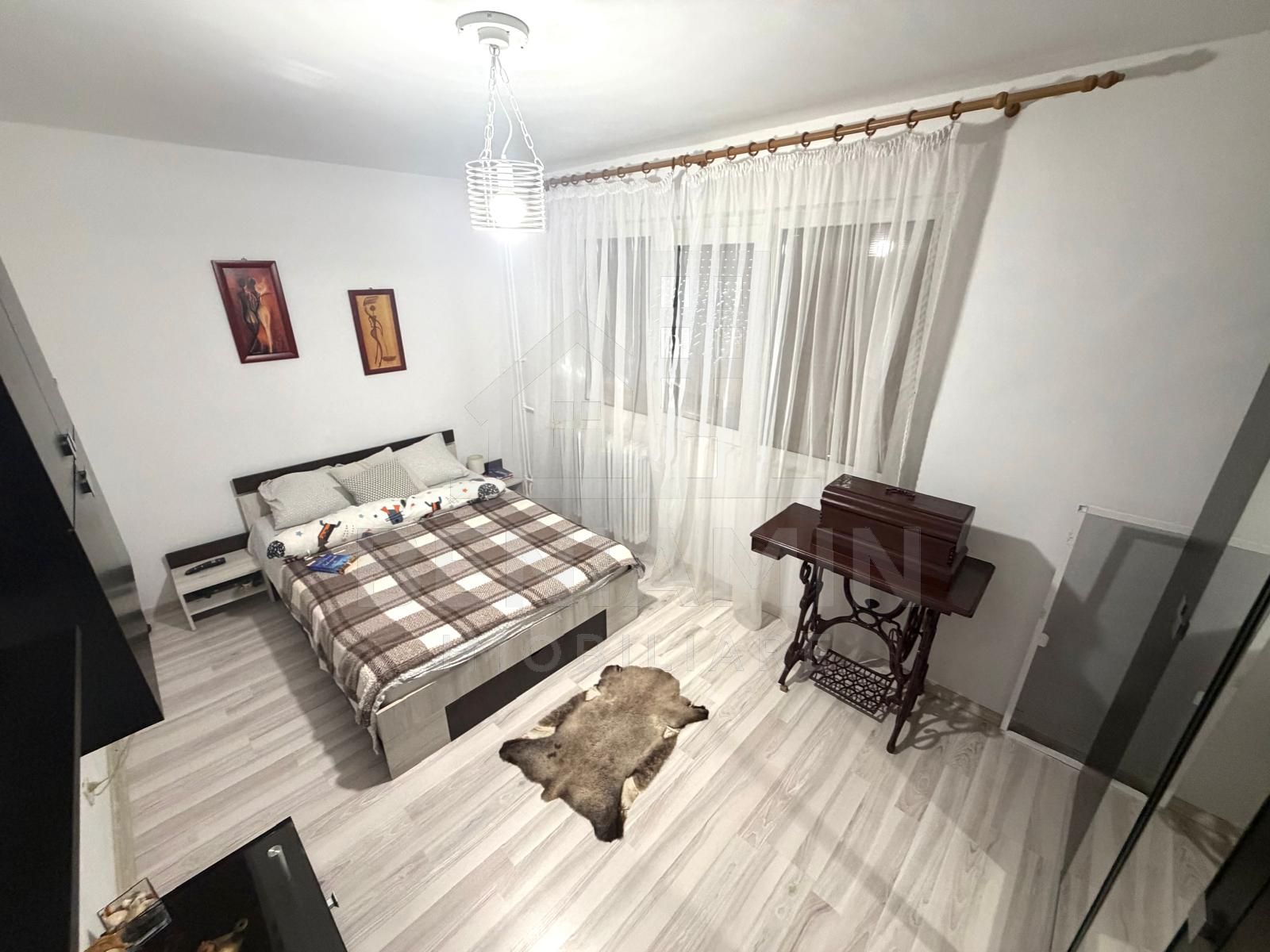 3 camere semidecomandat etaj 3 mobilat utilat - Valea Rosie - 69mp — fotografia 3