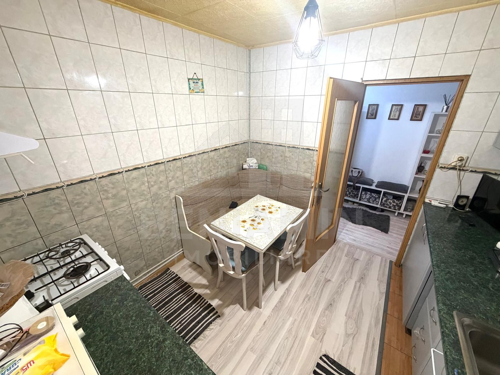 3 camere semidecomandat etaj 3 mobilat utilat - Valea Rosie - 69mp — fotografia 5