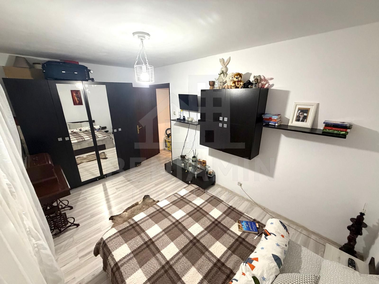 3 camere semidecomandat etaj 3 mobilat utilat - Valea Rosie - 69mp — fotografia 6