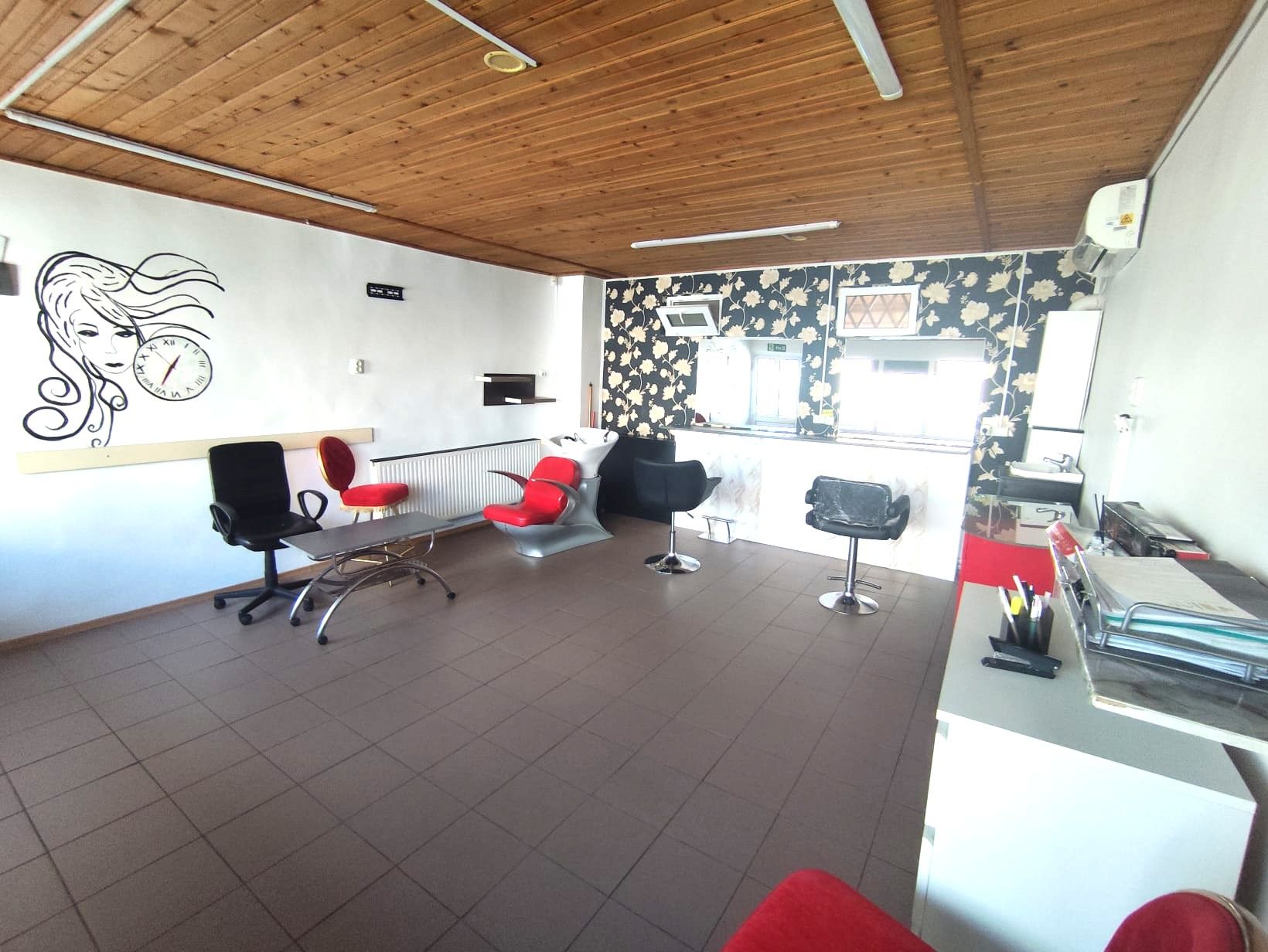 Spatiu comercial Baicoi Central Liliesti!