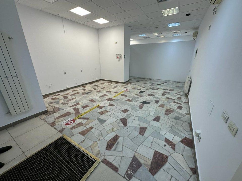 PROPRIETAR vand spatiu comercial pe Stefan Cel Mare — fotografia 3