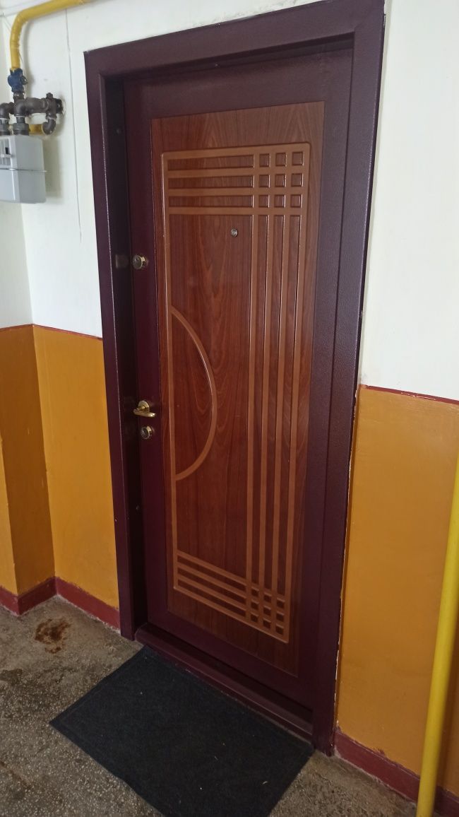 BRASADAS vinde garsoniera etaj 4/4 Micro 17 Somesului.