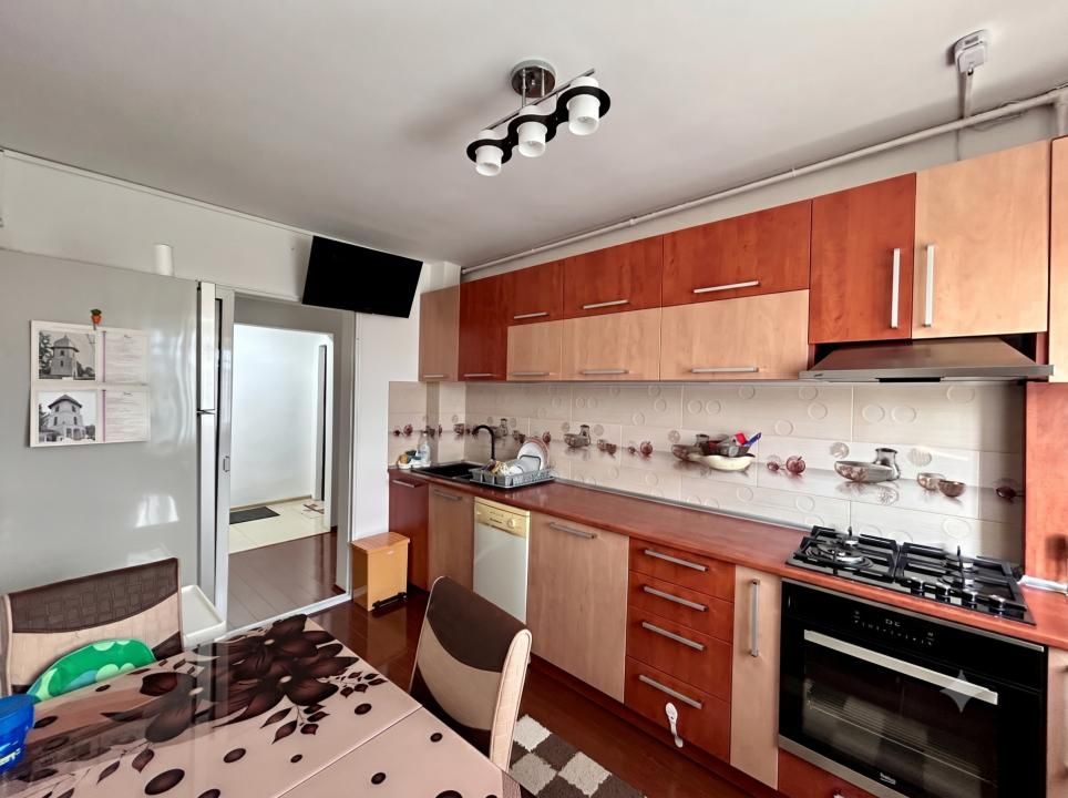 Apartament 3 camere, 2 bai, centrala proprie, Malu Rosu, Ploiesti — fotografia 5