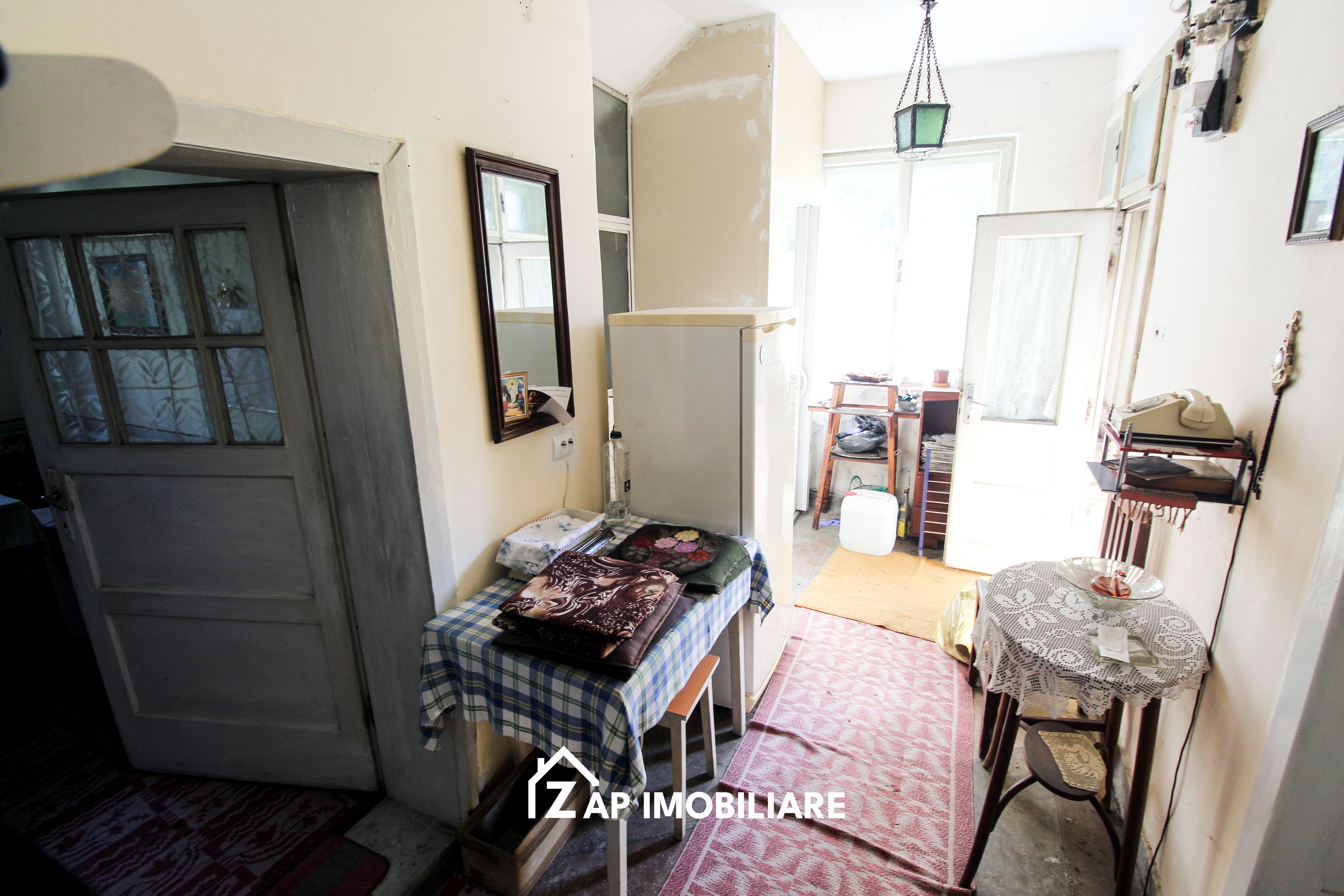 Cartierul 7 Noiembrie - Casă P+E Solidă - Singu — fotografia 5