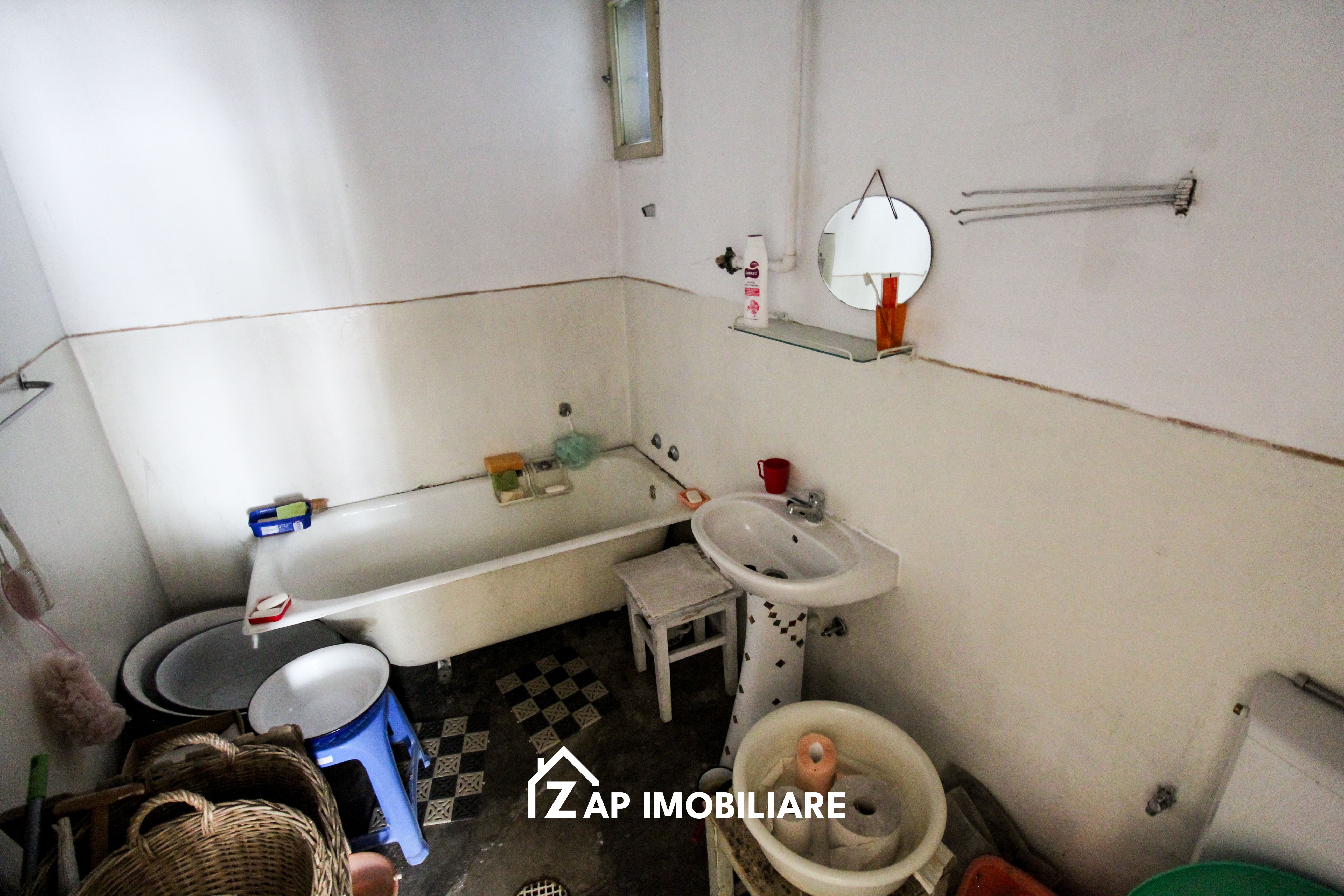 Cartierul 7 Noiembrie - Casă P+E Solidă - Singu — fotografia 6