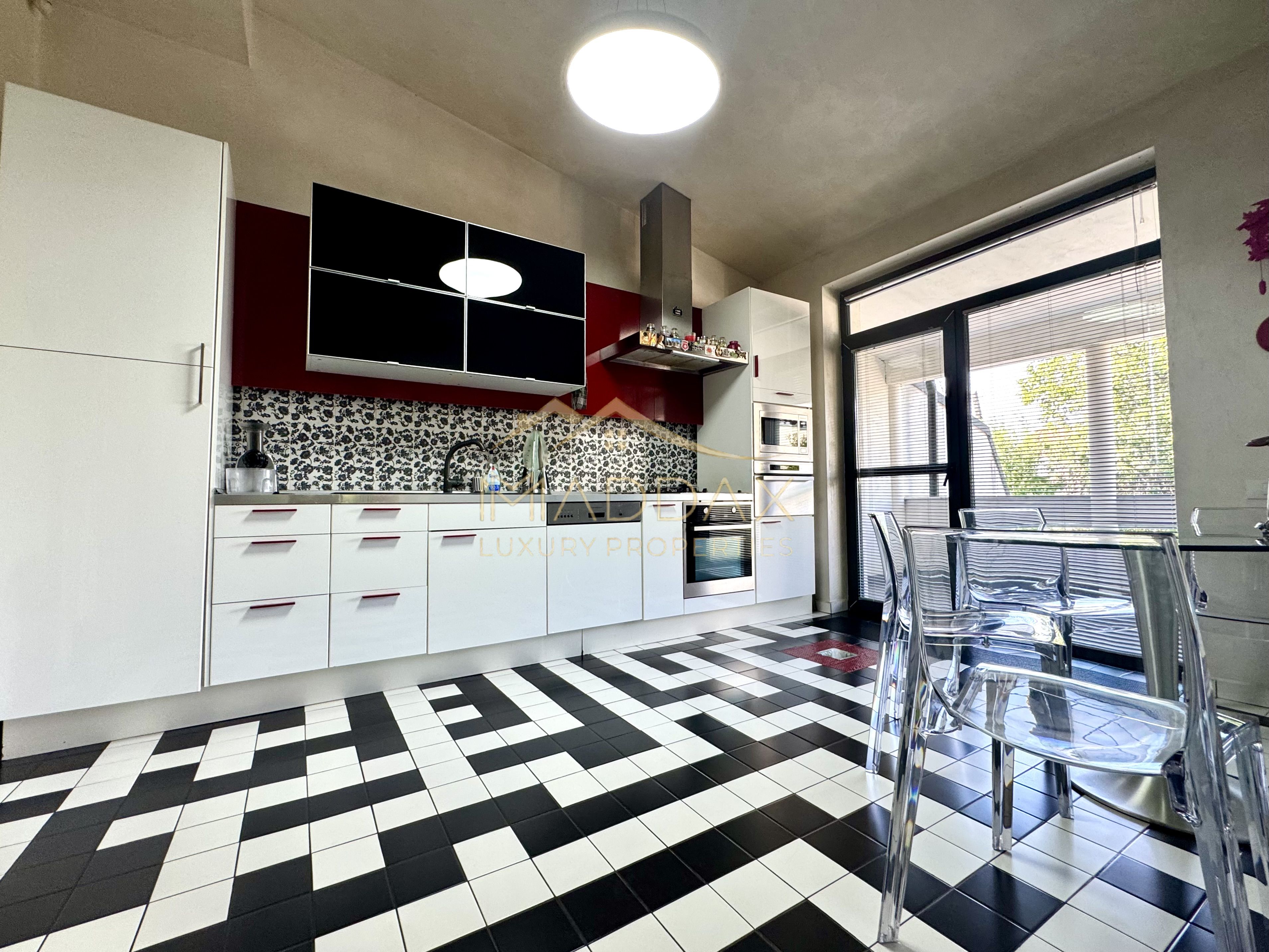 Vila cu 5 camere *344mp* + 400mp Teren // Zona Bucurestii Noi — fotografia 18