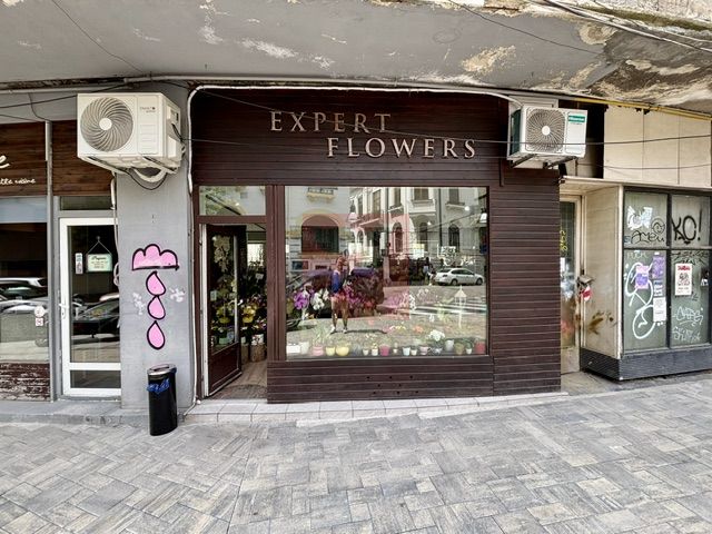 Investitie - Spatiu comercial ultracentral, inchiriat cu 900 Euro. — fotografia 3
