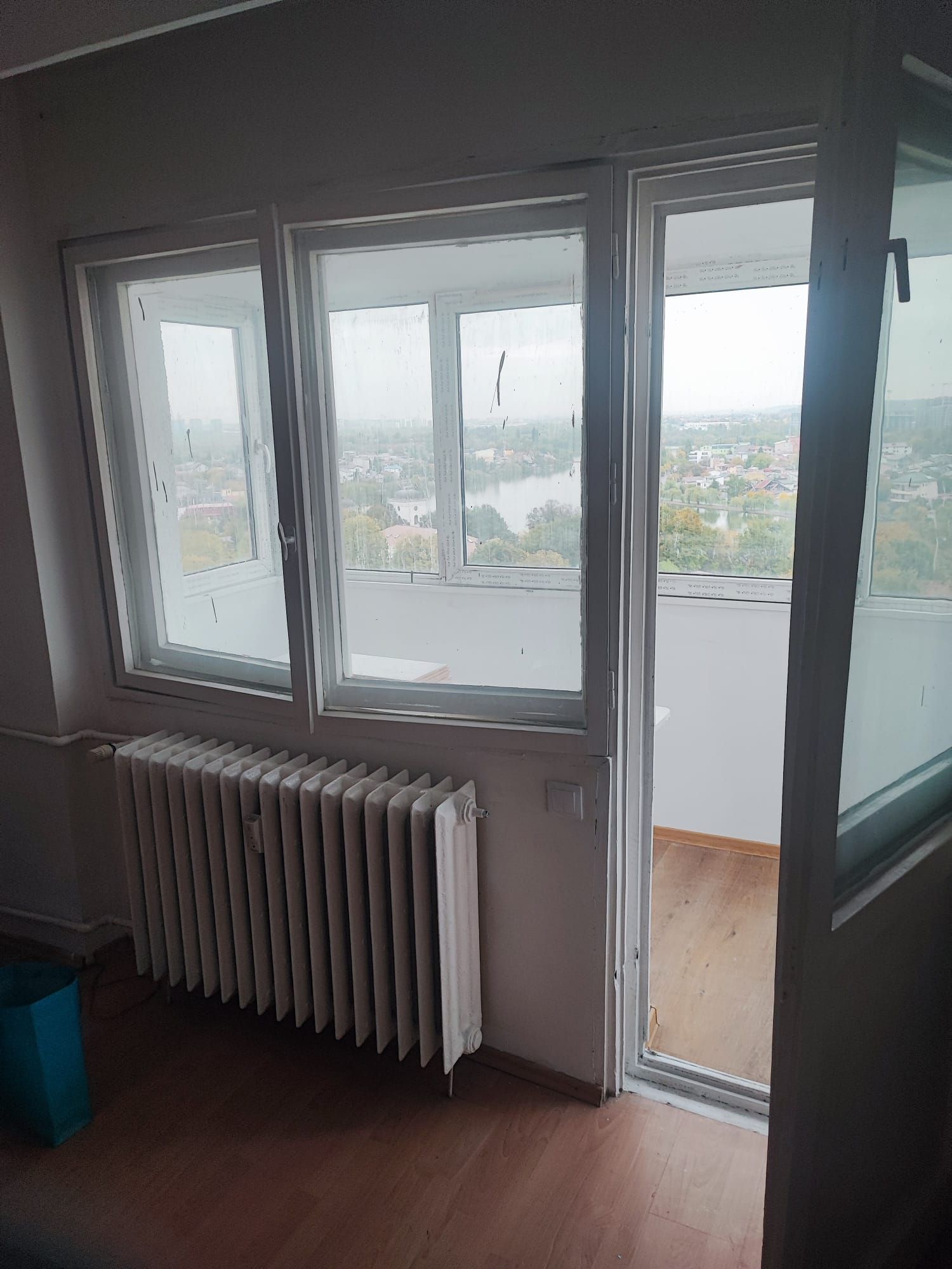 Vand apartament 3 camere - Panoramă superbă Parcul Tei  - renovat — fotografia 4