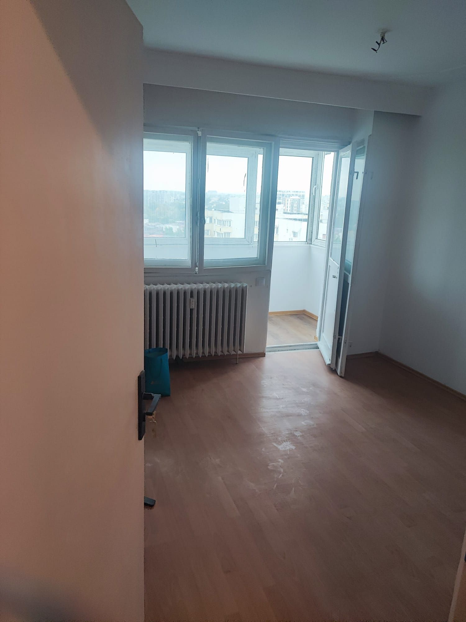 Vand apartament 3 camere - Panoramă superbă Parcul Tei  - renovat — fotografia 5