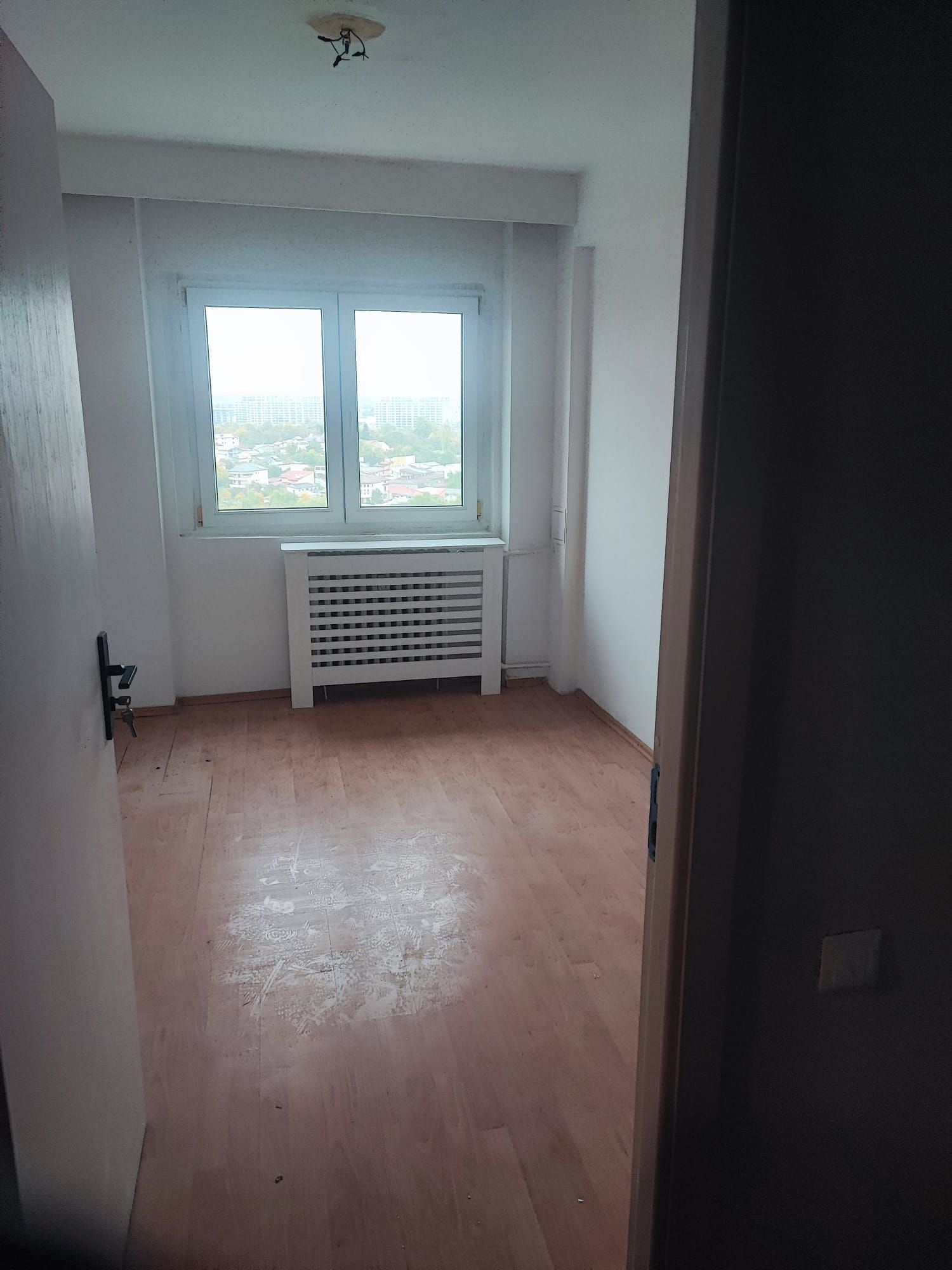 Vand apartament 3 camere - Panoramă superbă Parcul Tei  - renovat — fotografia 6