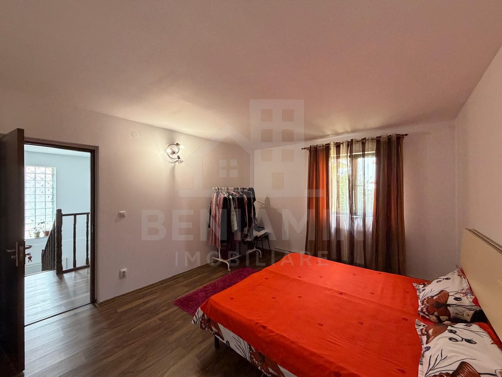 Casa moderna 5 Dormitoare 524mp teren Bariera Valcii -mobilata — fotografia 11