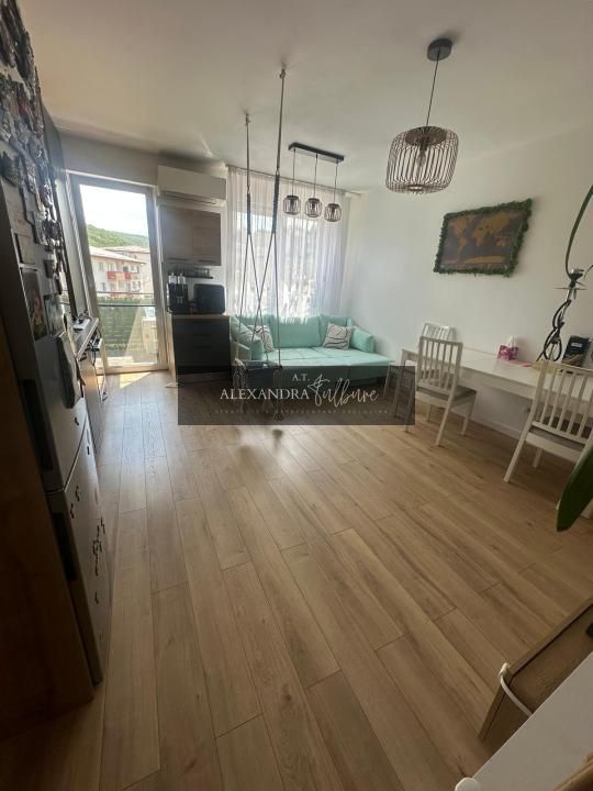 Apartament de vanzare 3 camere, 66 mp, 2 bai, balcon, 2 parcari — fotografia 3