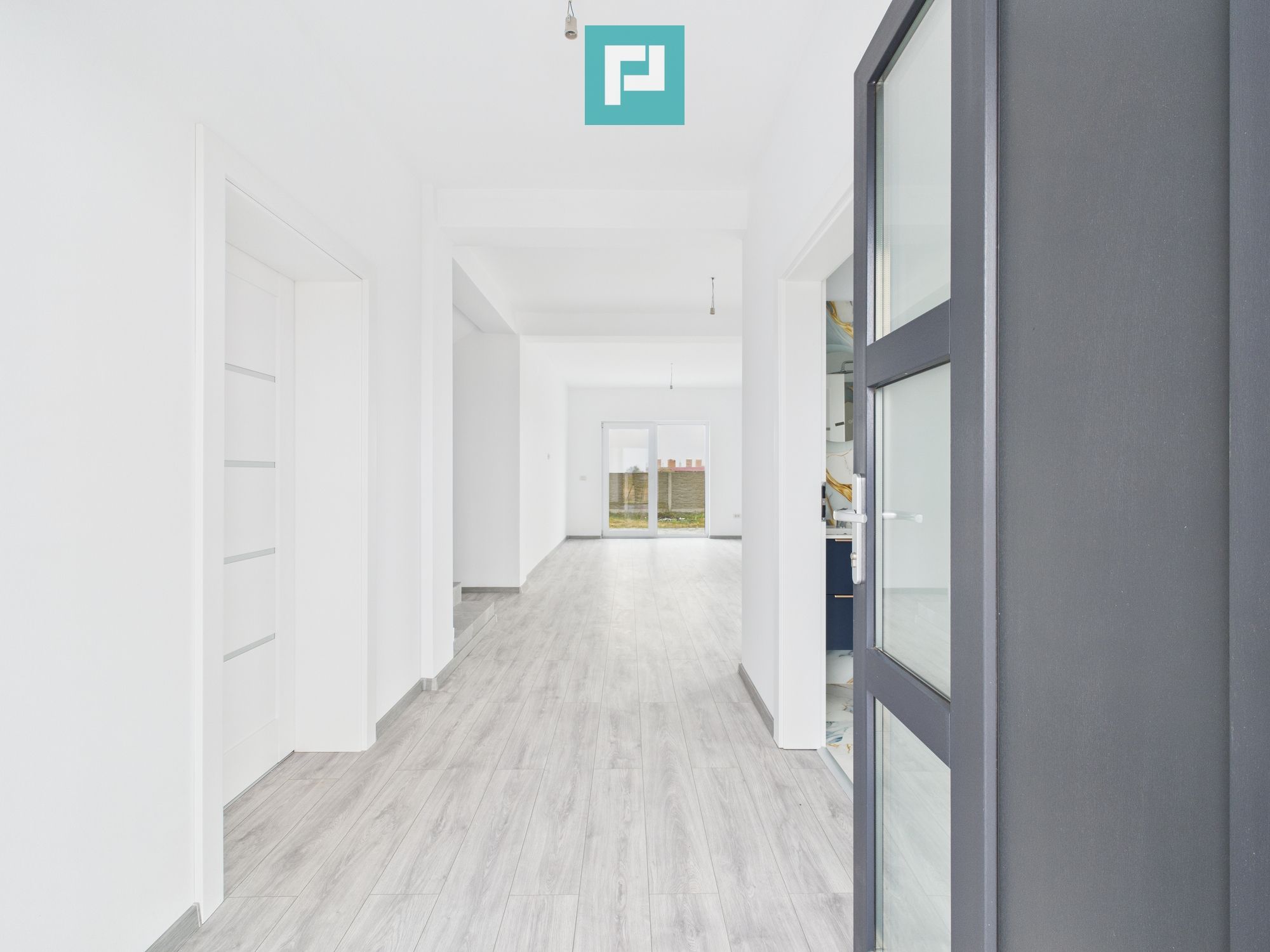 Duplex ultrafinisat cu 3 camere, 3 băi în Pișchia — fotografia 2