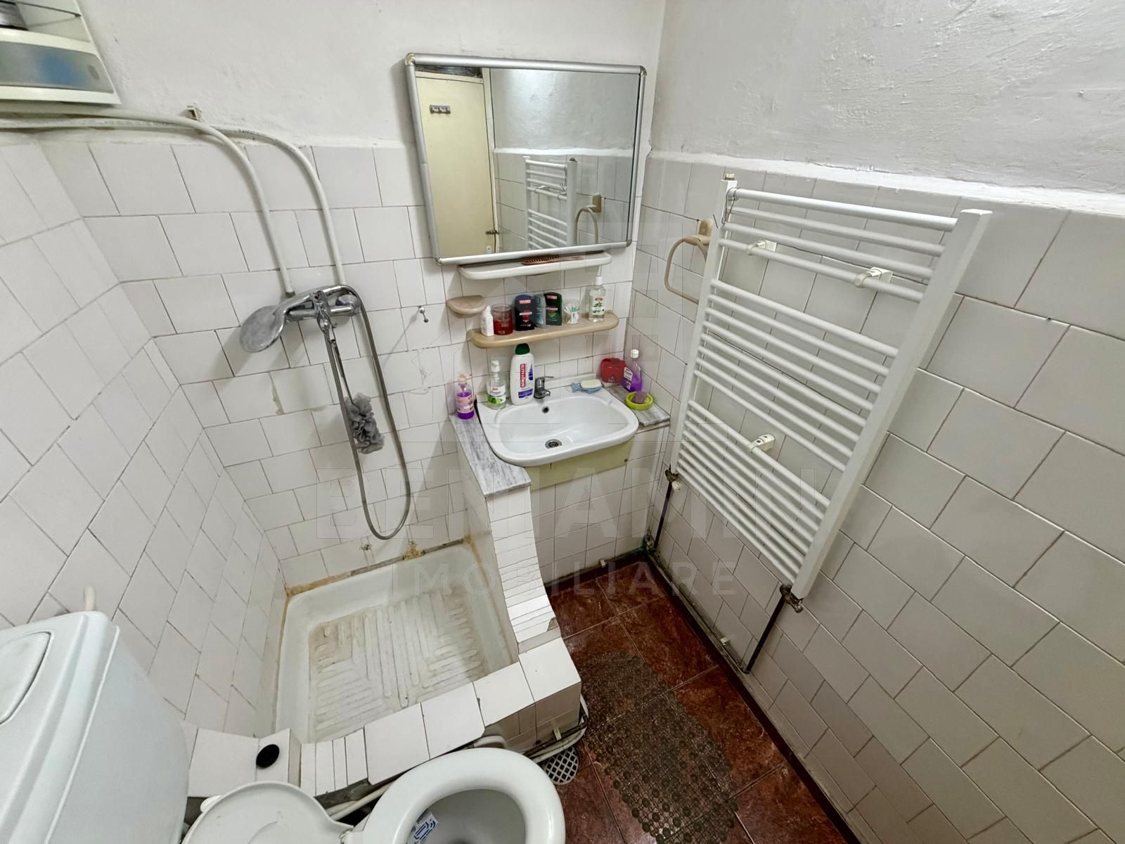 4 camere decomandate - Craiovita Noua - etaj 2 cu 2 bai - bloc 1982 - — fotografia 11