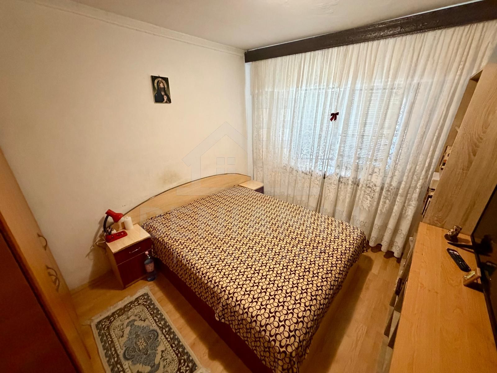 4 camere decomandate - Craiovita Noua - etaj 2 cu 2 bai - bloc 1982 - — fotografia 6