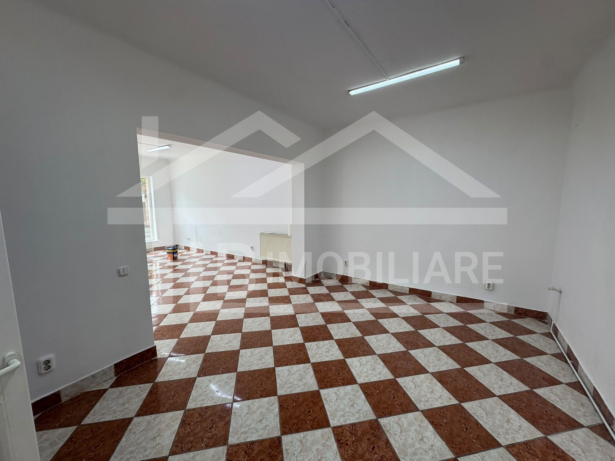 Spatiu comercial, 50 mp, vad pietonal, Zona Revolutiei