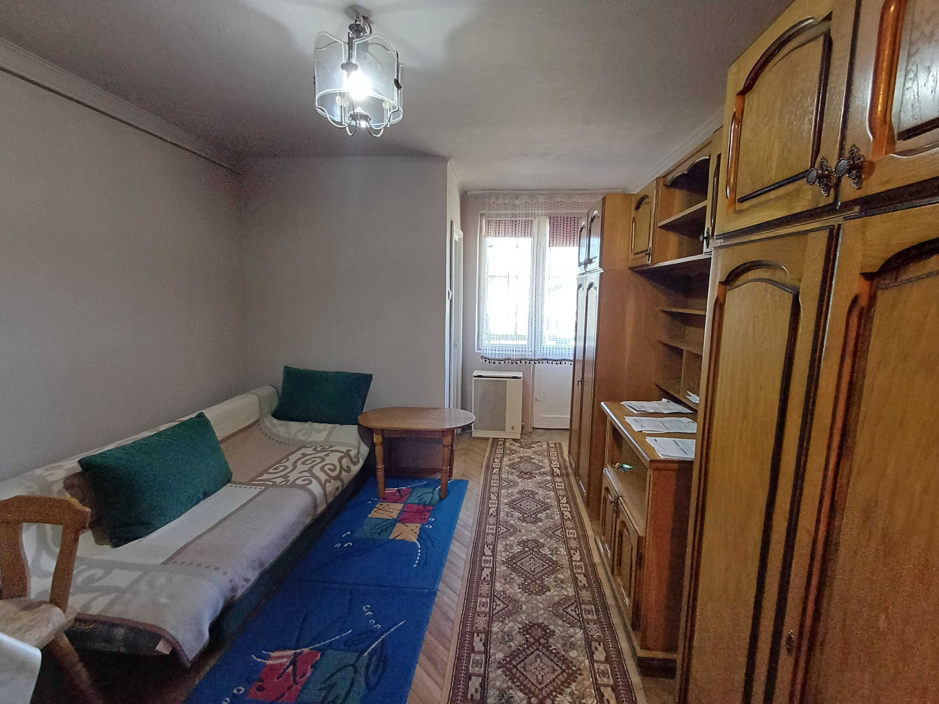 BRASADAS vinde garsoniera etaj 2/4 pe Ostrovului.