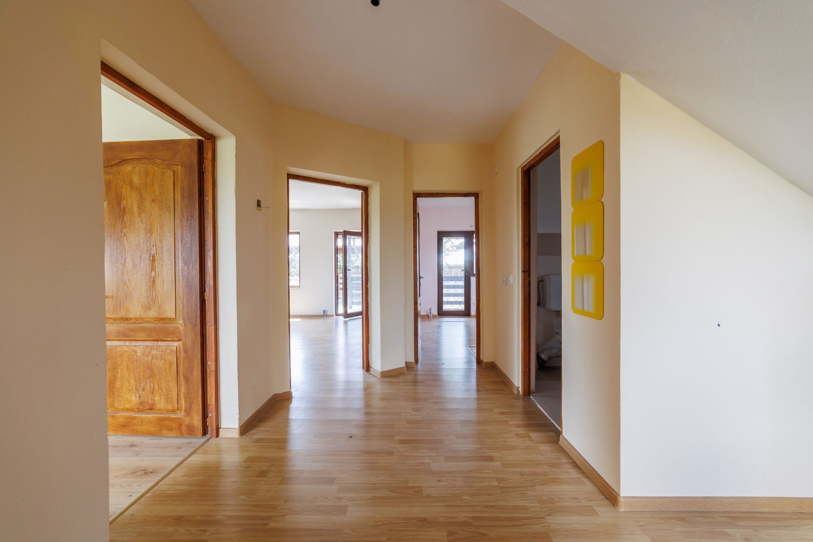 Casa P+M cu 4 camere si teren de 705 mp | Pitesti – Strada Zborului — fotografia 3