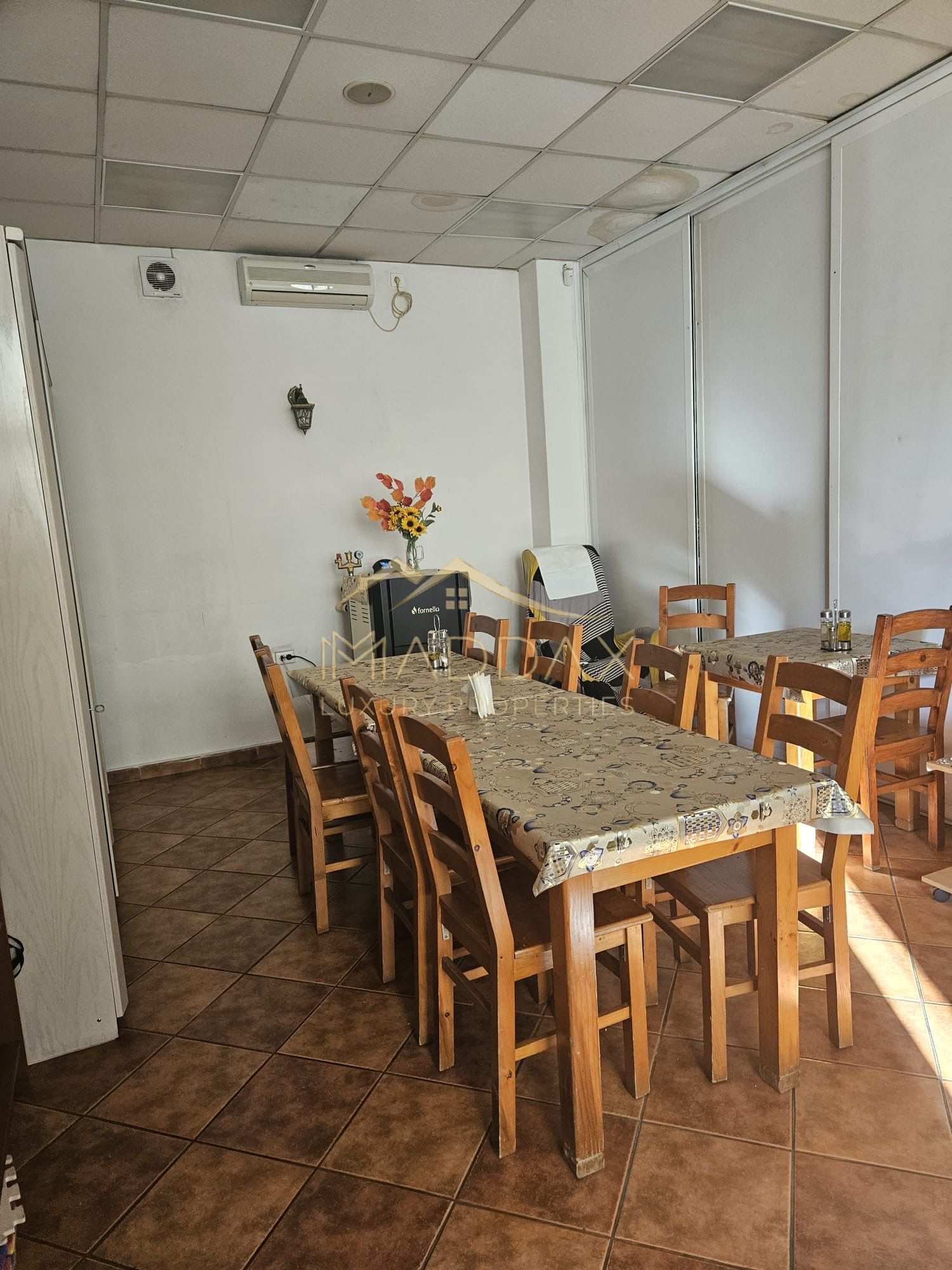 Pensiune 10 camere cu restaurant // Moieciu de Jos — fotografia 15