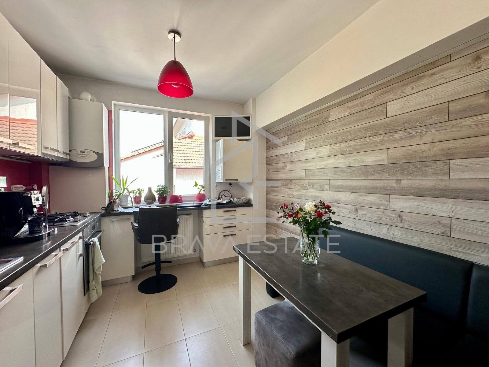 Apartament 3 camere, 2 băi, 91mp, 2 parcări, zona Andrei Mureșanu