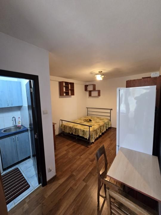 Garsonieră de închiriat | Galata | Etaj 2 | Centrală proprie | Mobilată și utila — fotografia 3
