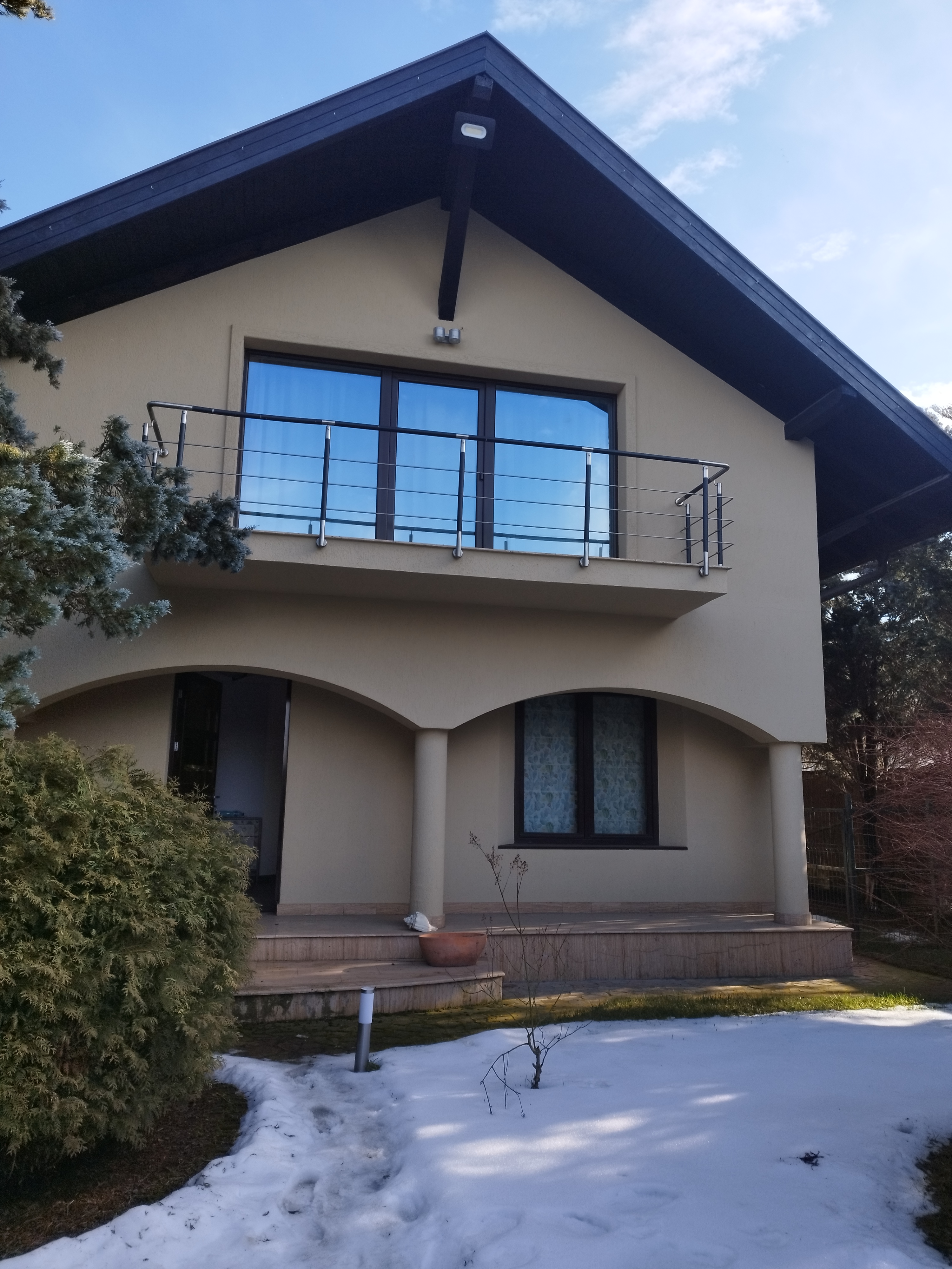 Vand casa cu 5 cam.in zona 7 Noi.