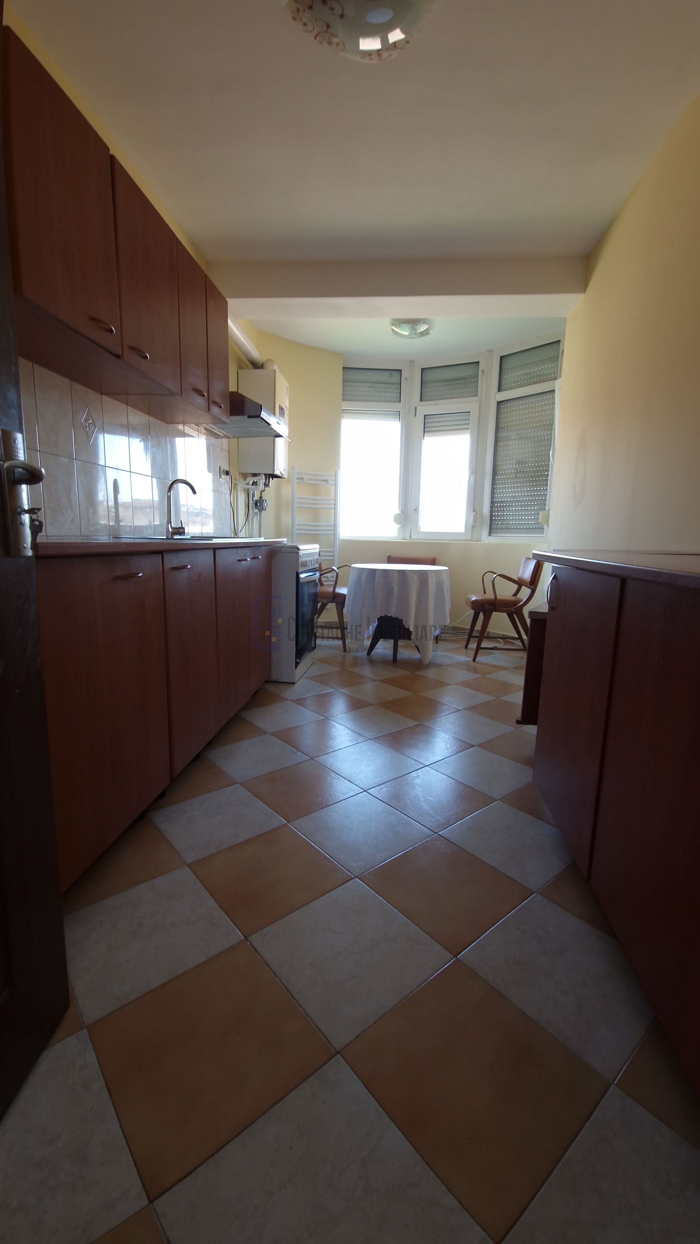 Apartament 2 camere, decomandat, situat in vila_supr. 70 mp_Cartier Republica — fotografia 3