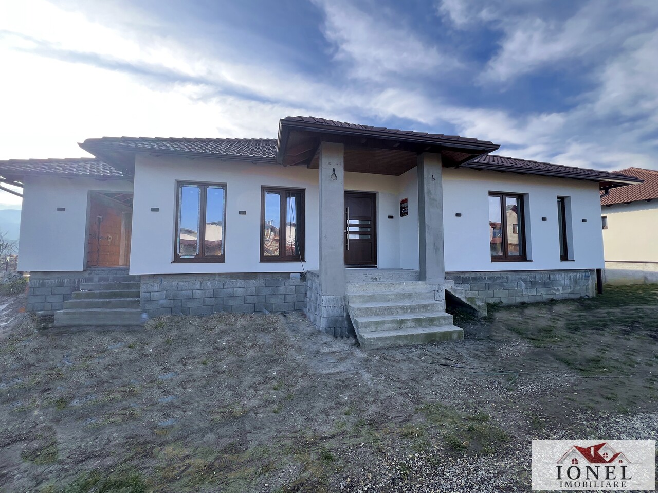 Casa noua finisata de vanzare in Sard