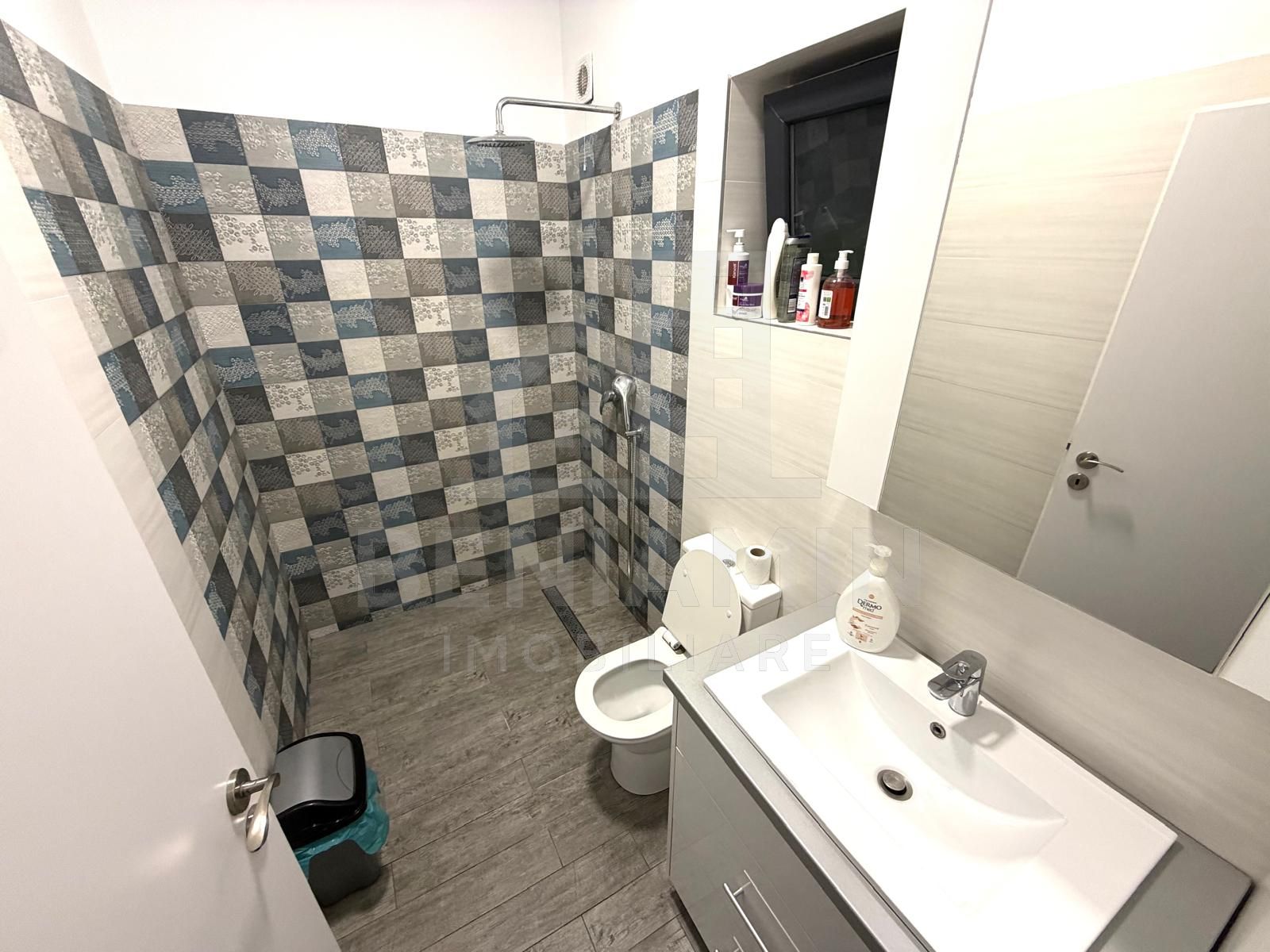 Apartament decomandat deosebit 3 camere 2 bai bloc 2020 cu parcare — fotografia 10