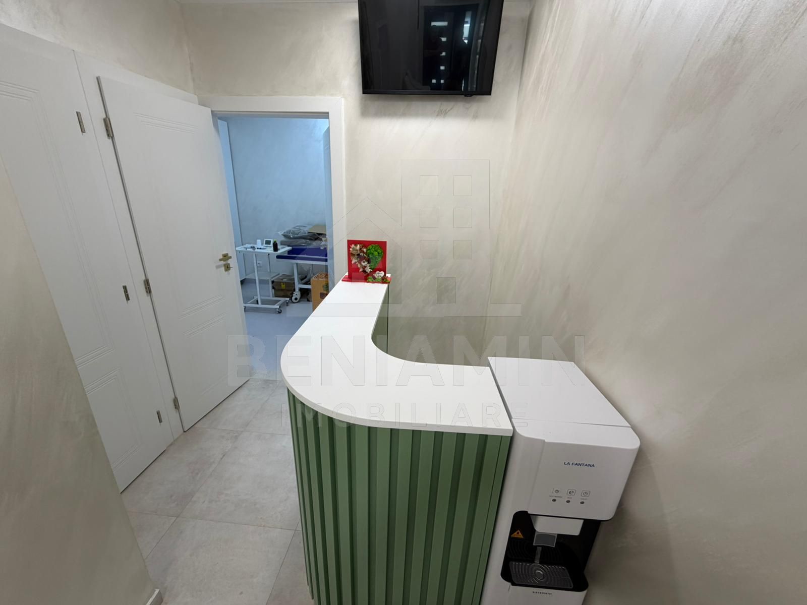 Spatiu modern cabinete medicale parter 50mp Toporasi Promenada — fotografia 4