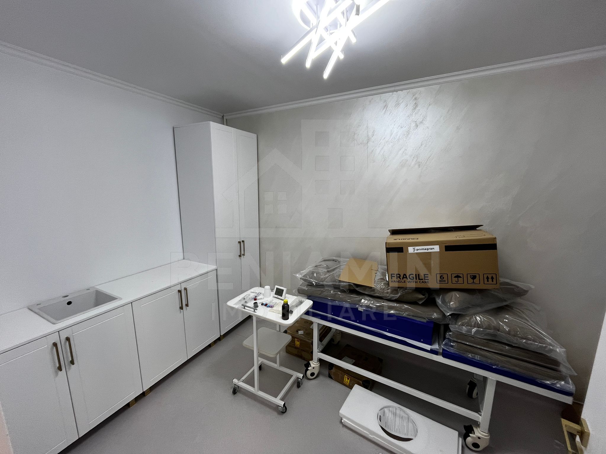 Spatiu modern cabinete medicale parter 50mp Toporasi Promenada — fotografia 5