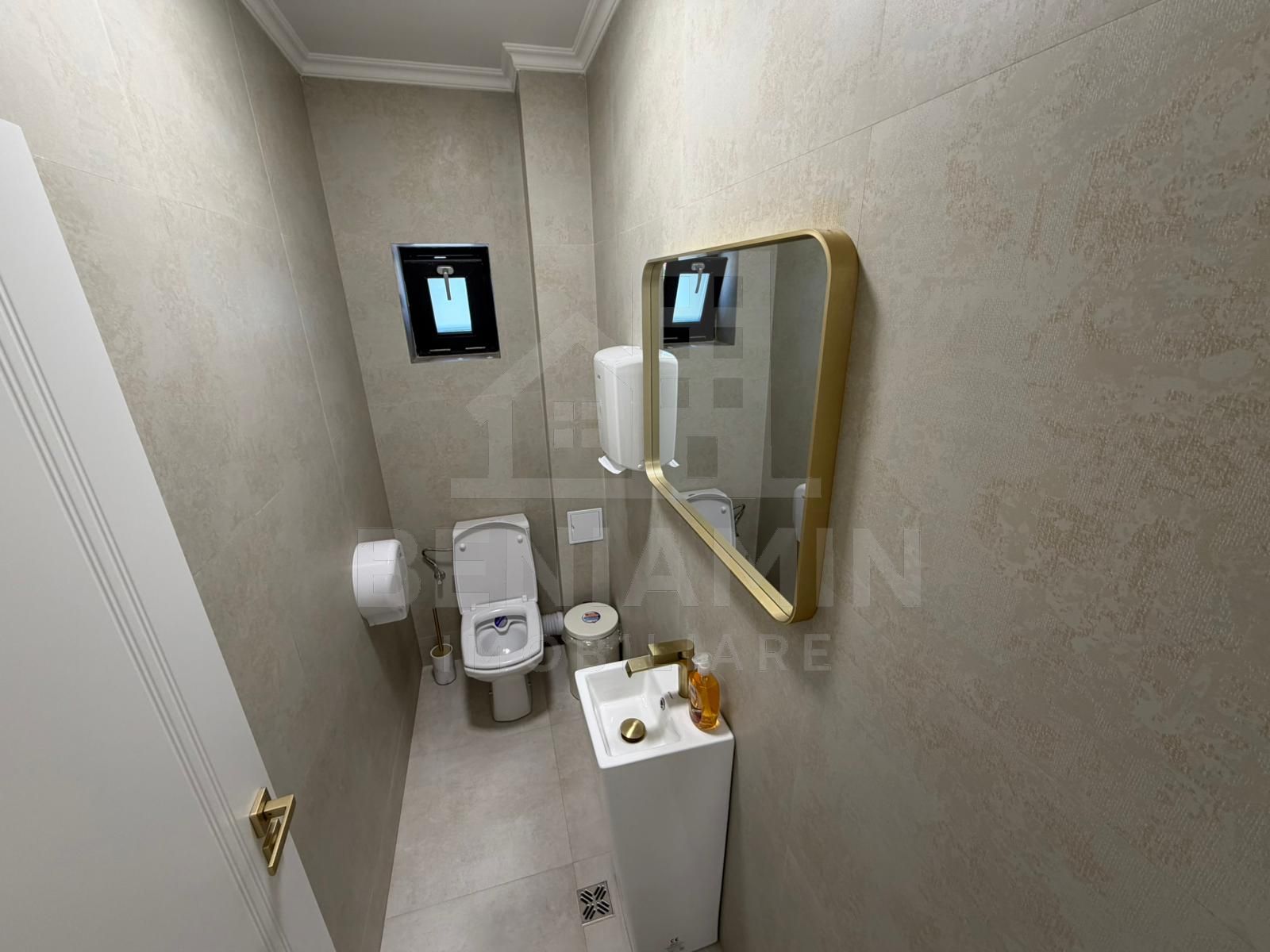 Spatiu modern cabinete medicale parter 50mp Toporasi Promenada — fotografia 6