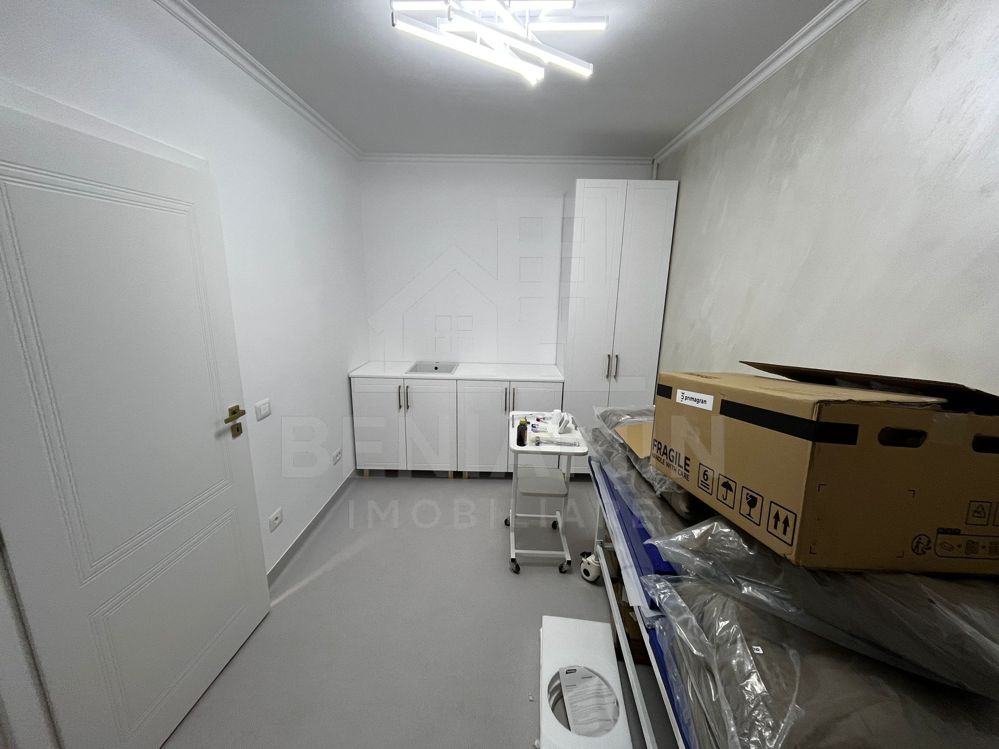 Spatiu modern cabinete medicale parter 50mp Toporasi Promenada — fotografia 8