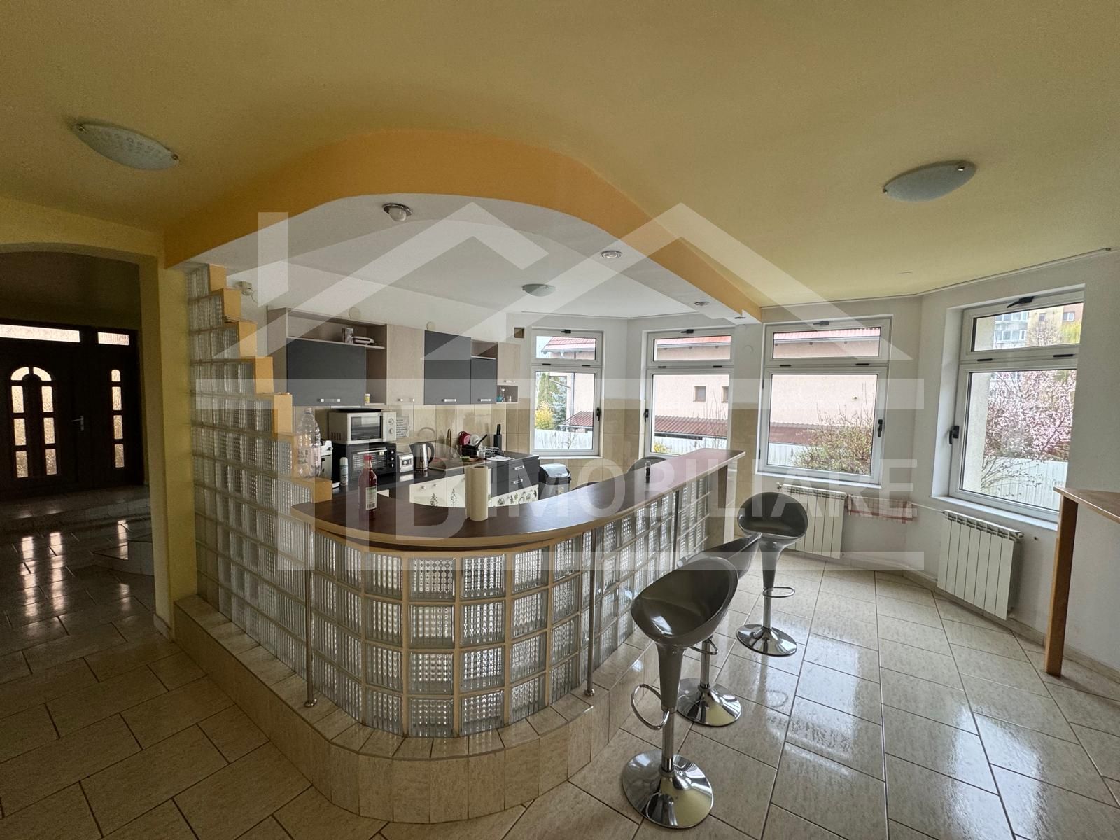 Vila cu 6 camere, 420mp,  teren 720mp, parcari, Zona Shopping City — fotografia 21