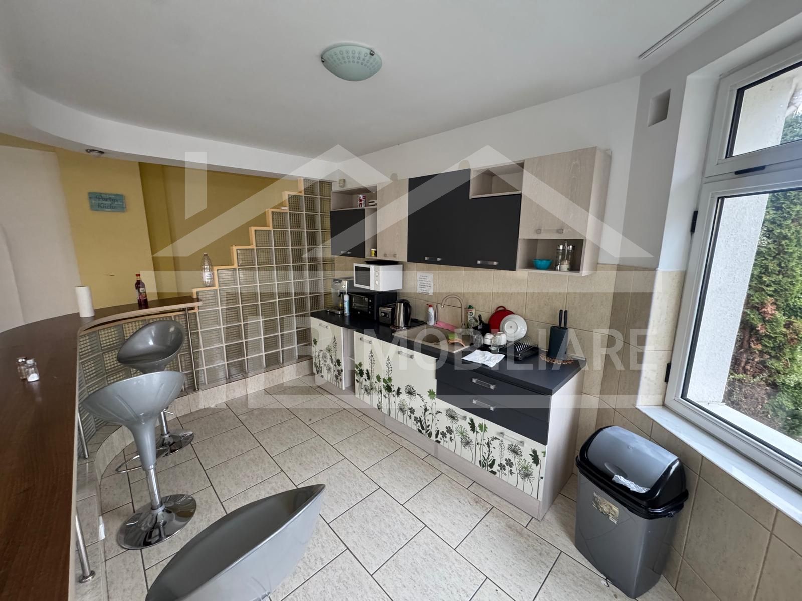 Vila cu 6 camere, 420mp,  teren 720mp, parcari, Zona Shopping City — fotografia 23