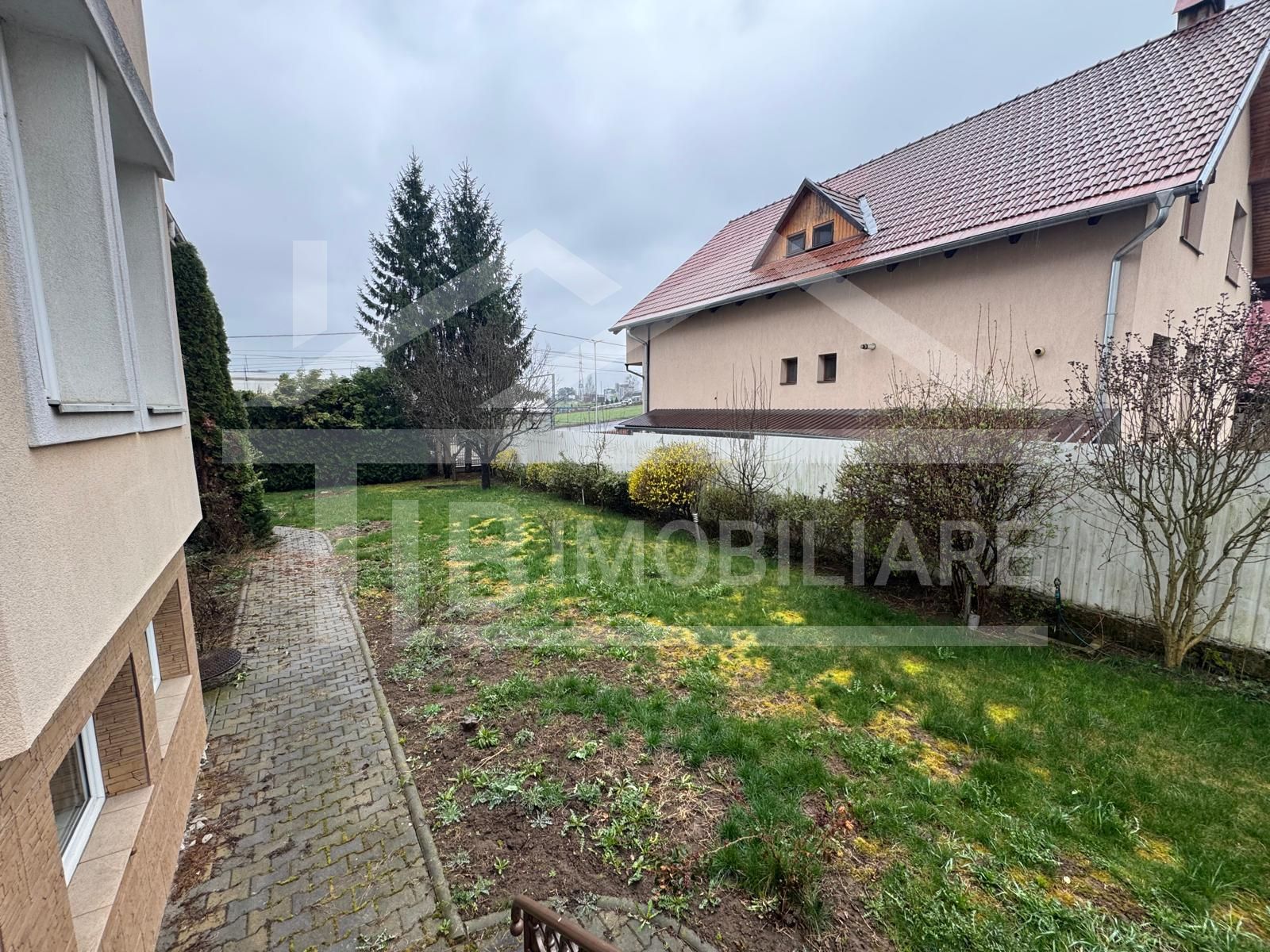 Vila cu 6 camere, 420mp,  teren 720mp, parcari, Zona Shopping City — fotografia 3