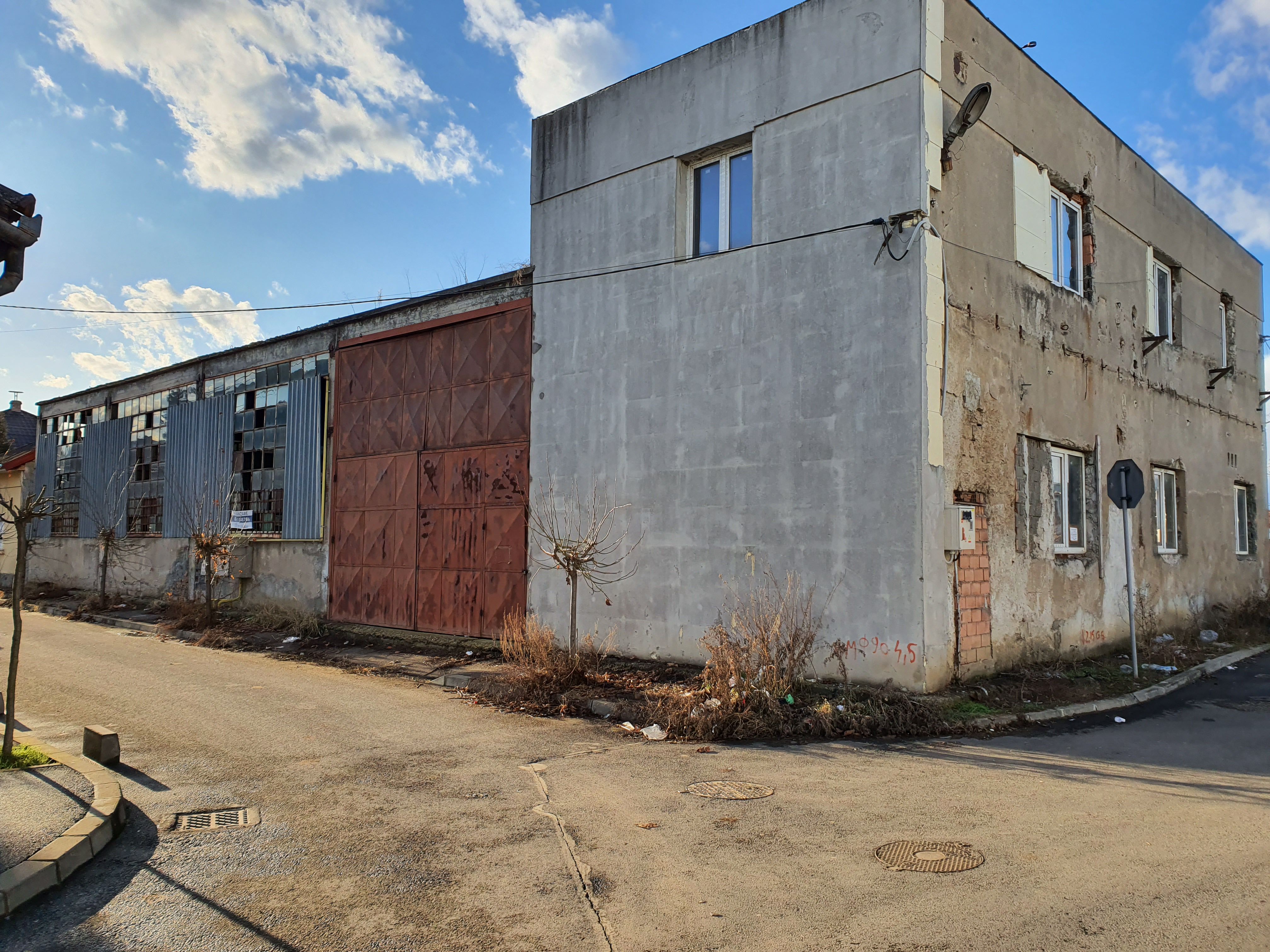 Hală + birouri suprafața totală 800 mp — fotografia 3