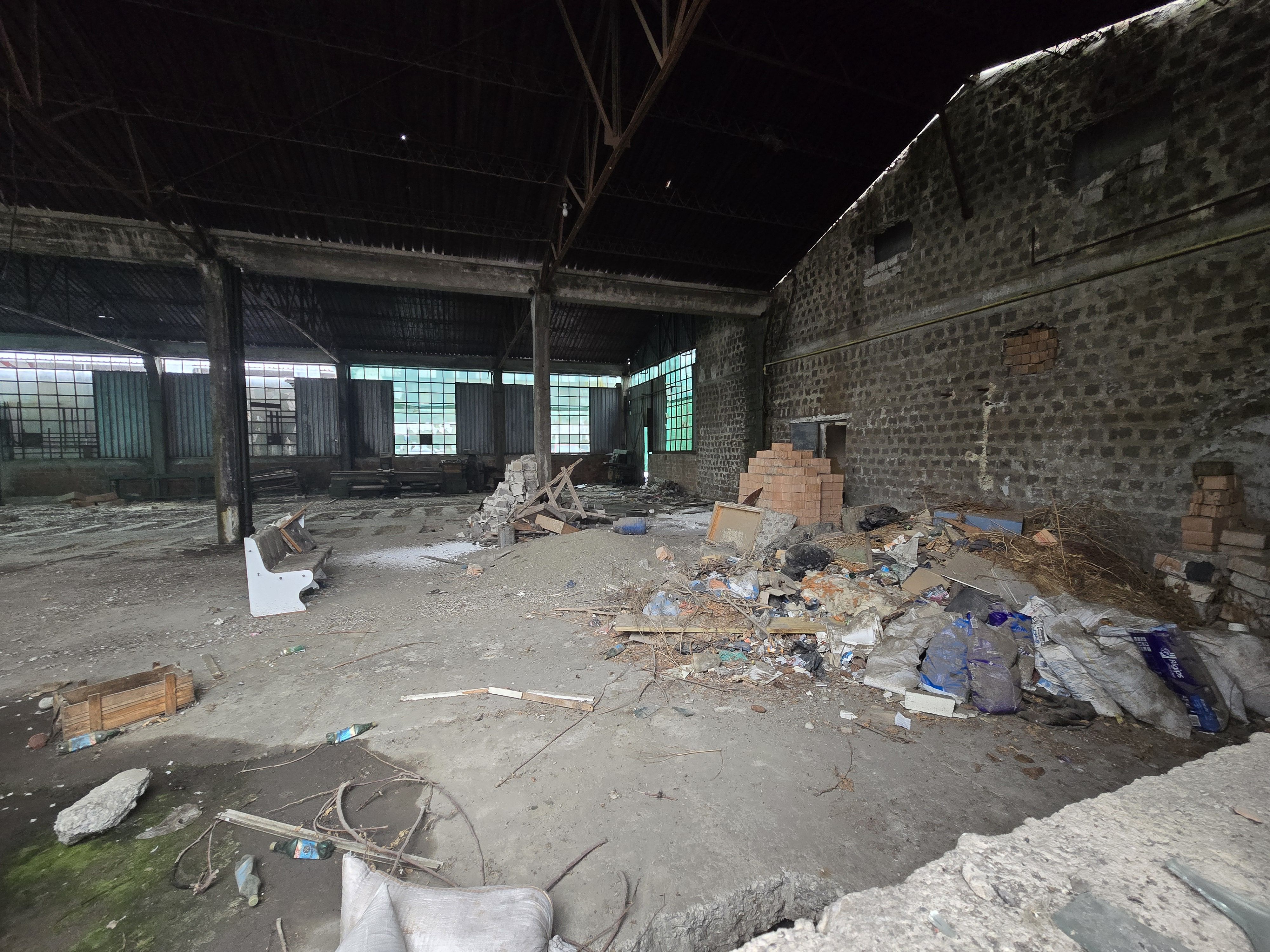 Hală + birouri suprafața totală 800 mp — fotografia 6