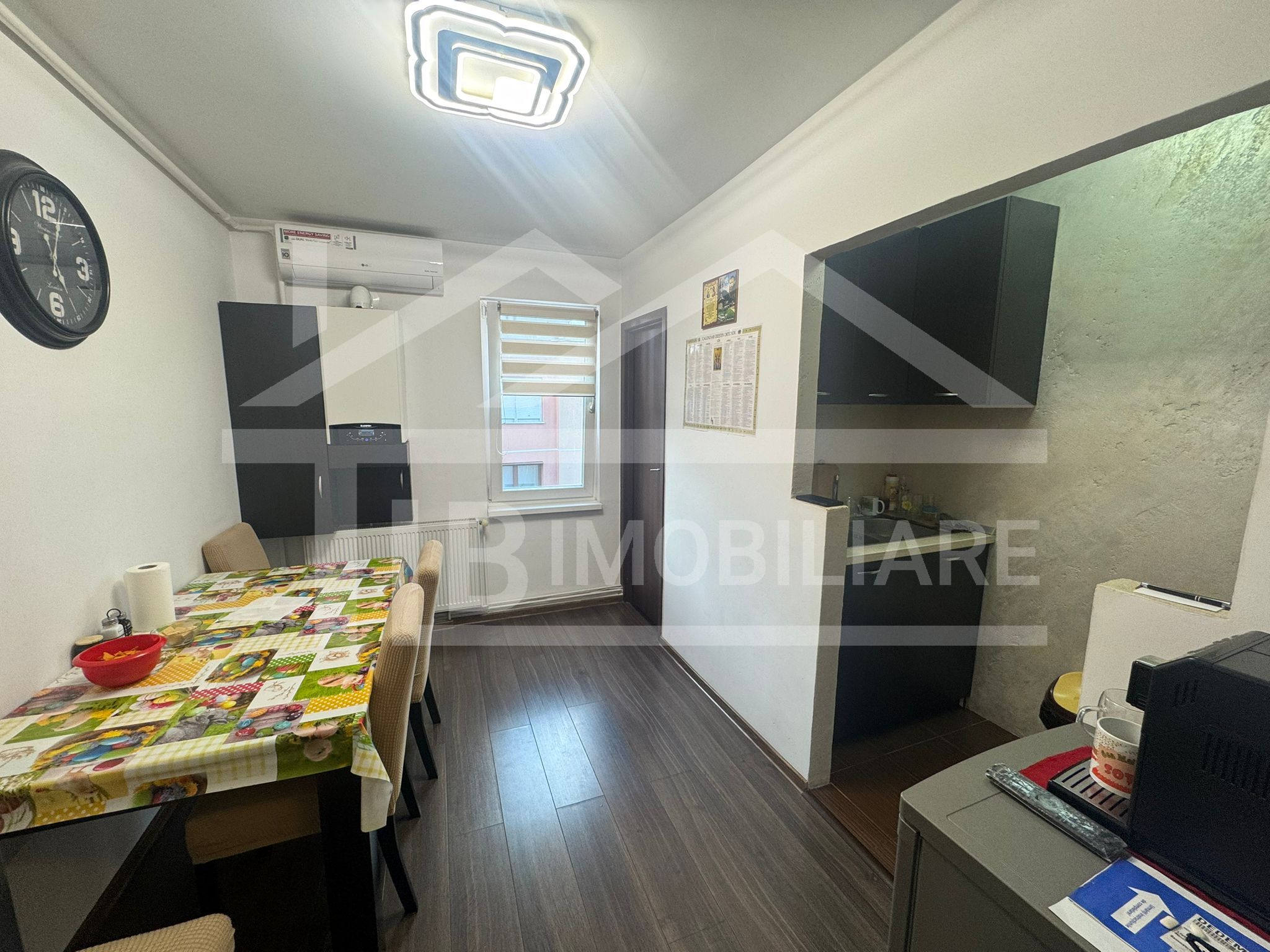 Apartament cu 3 camere, 70 mp, decomandat, garaj, Zona Fortuna — fotografia 8