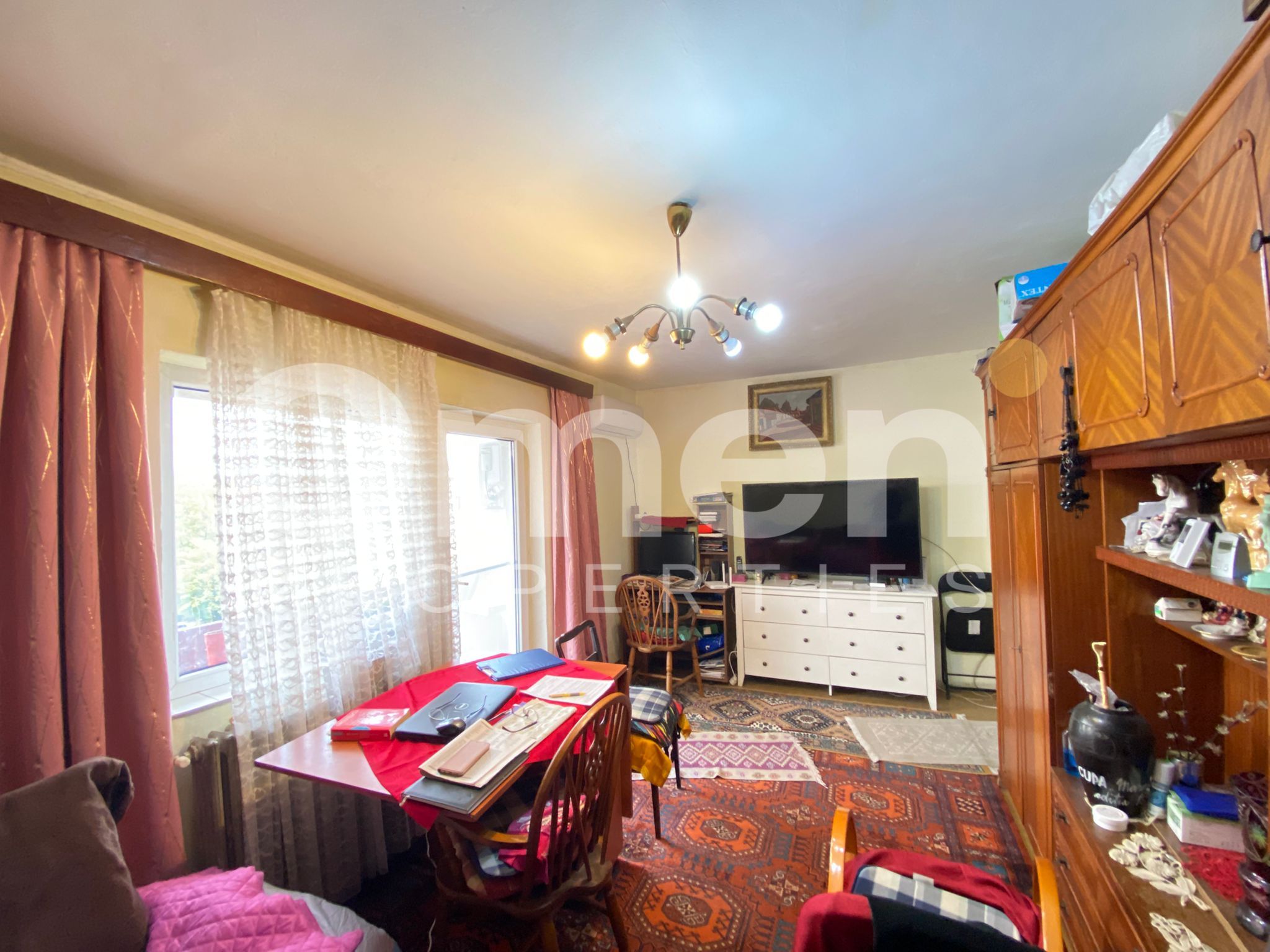 Apartament renovabil cu 4 camere decomandate, cu garaj,  zona Traian