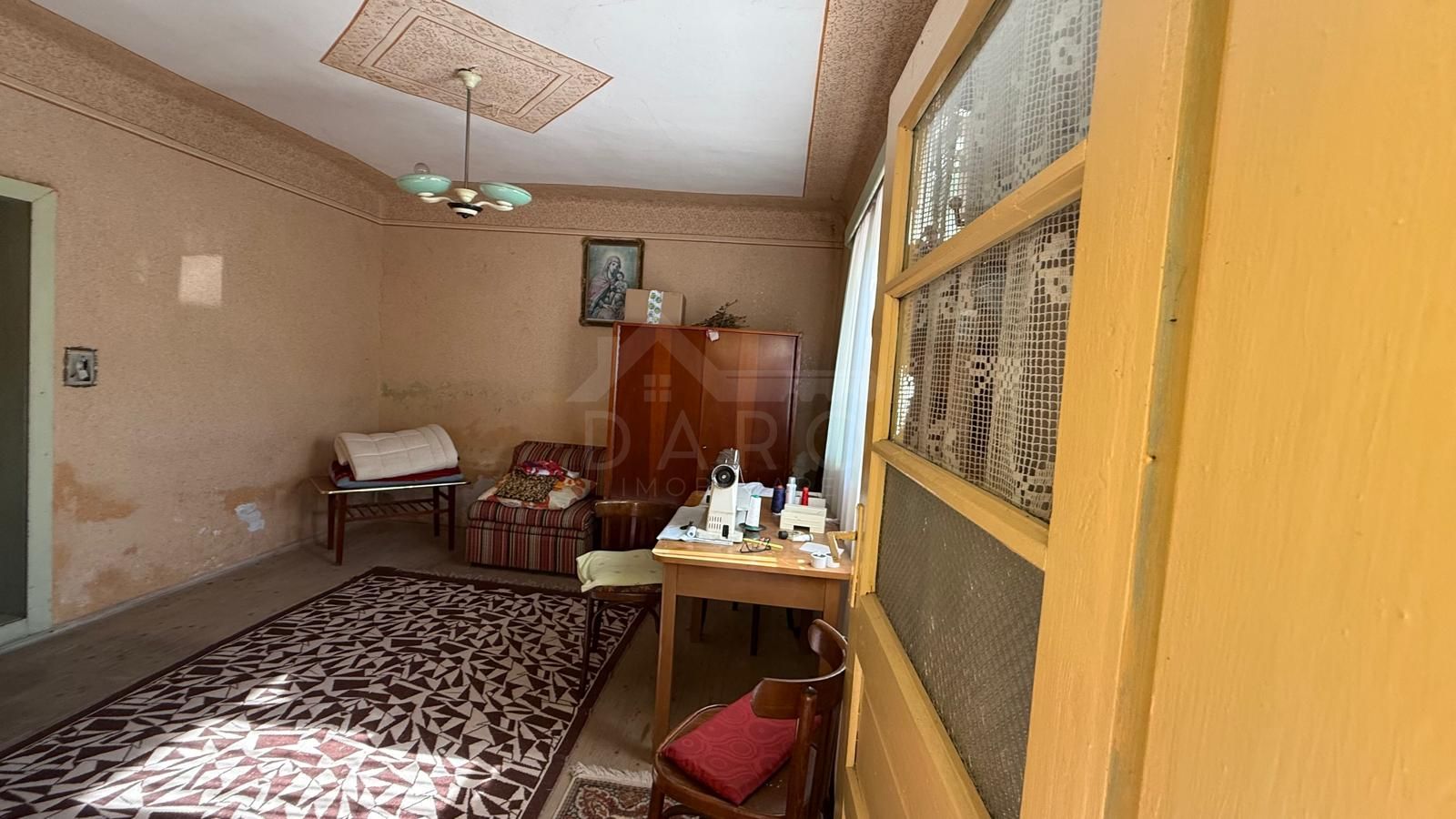 Casă în Ungheni preț 75.000 . 1100 mp teren — fotografia 5