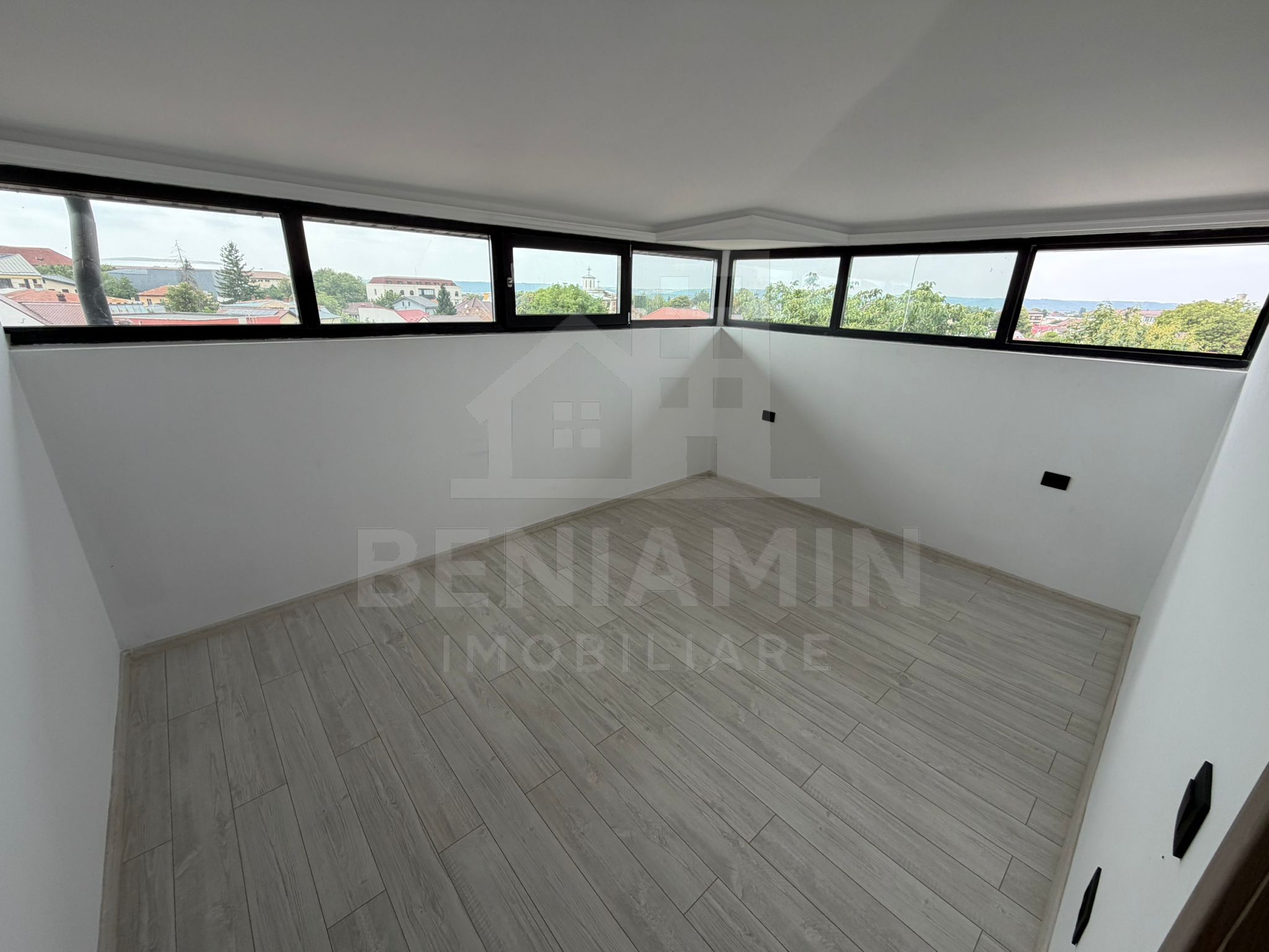 Apartament tip studio-Bloc nou-Incalzire in pardoseala-etaj 3-liber — fotografia 3