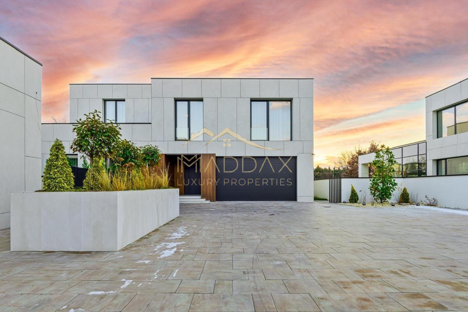 Vila Ultra-Lux *390mp* +Teren *700mp* \\ Piscina privata \\ Pipera