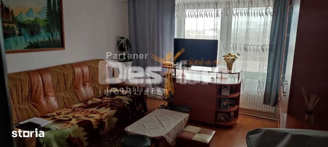 Apartament cu 1 camera, decomandat, zona Armata Rosie, etajul3
