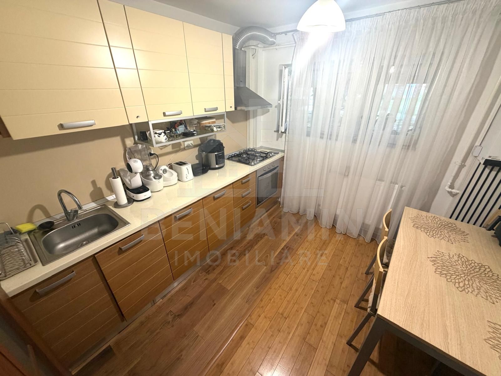 Apartament 3 camere decomandat parter Brazda lui Novac Simplon 67mp — fotografia 3