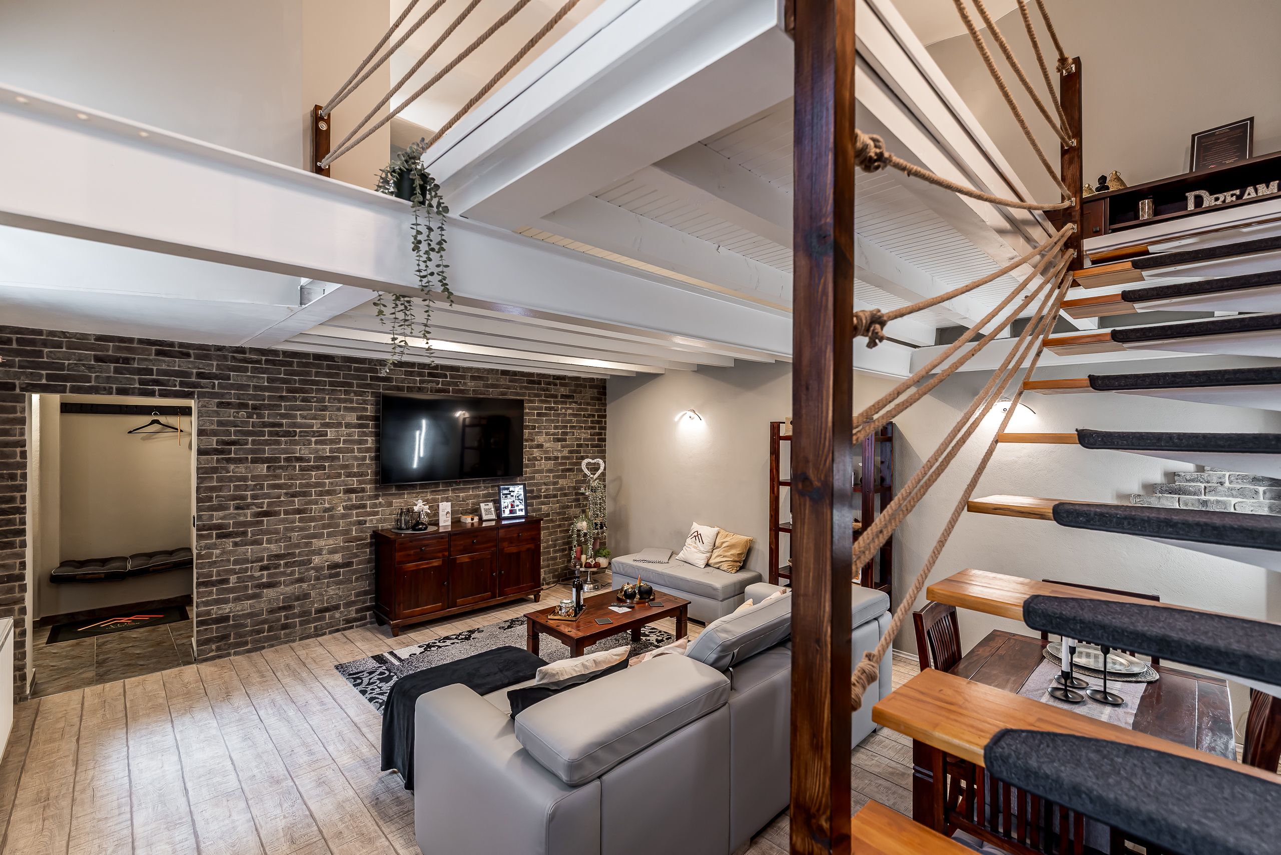 Loft ultracentral 90 mp | 2 niveluri | mobilat complet — fotografia 10