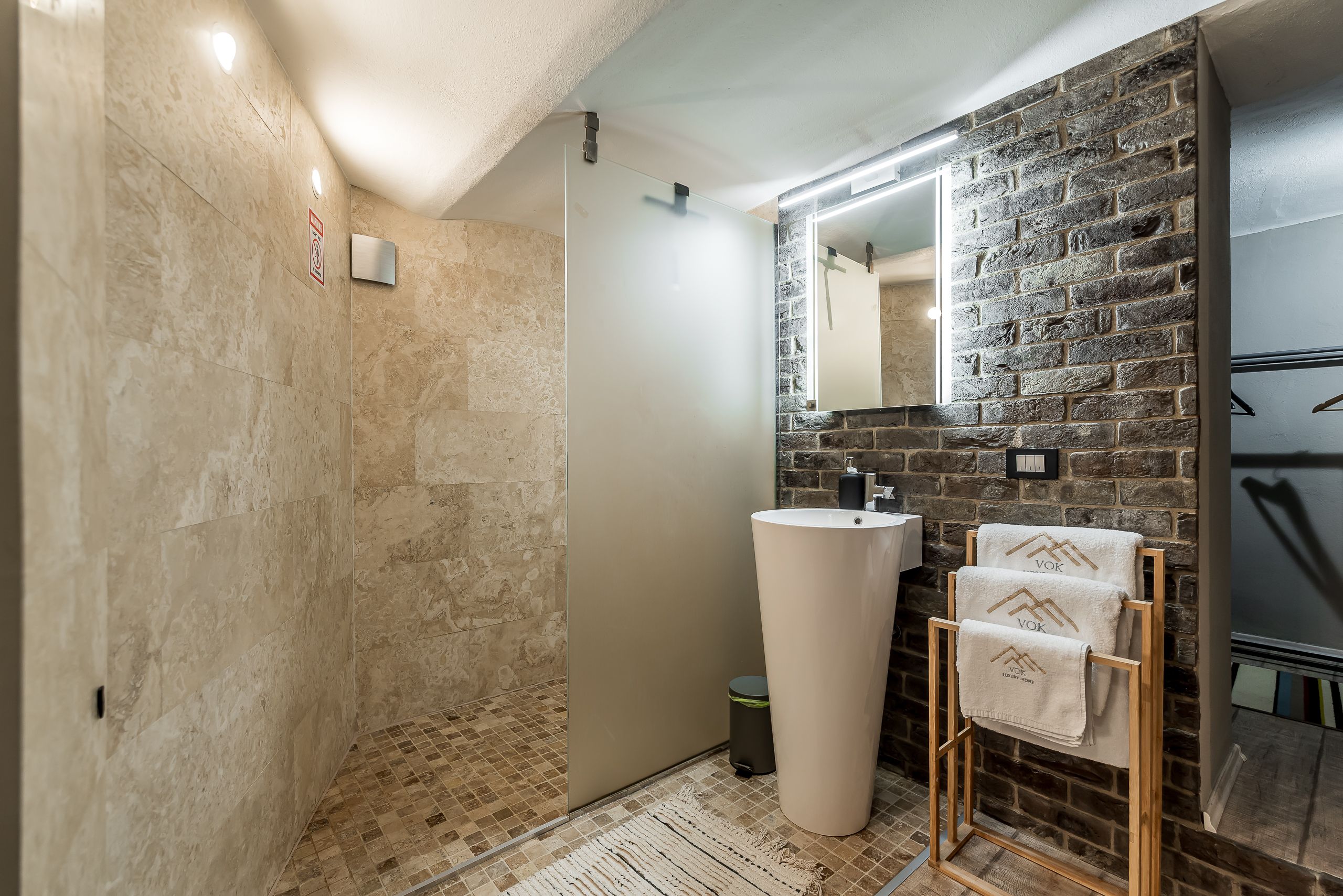 Loft ultracentral 90 mp | 2 niveluri | mobilat complet — fotografia 4