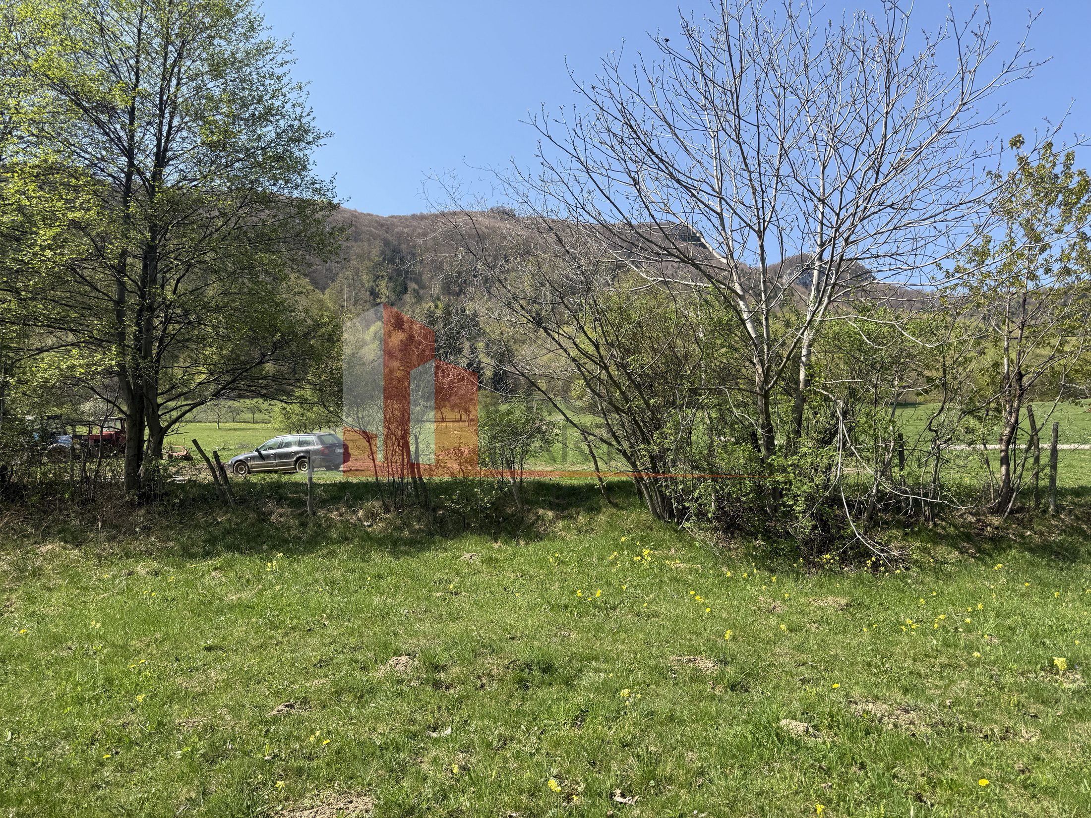 Terenuri Bran - Predelut  Priveliște către Bucegi și Postăvaru — fotografia 3