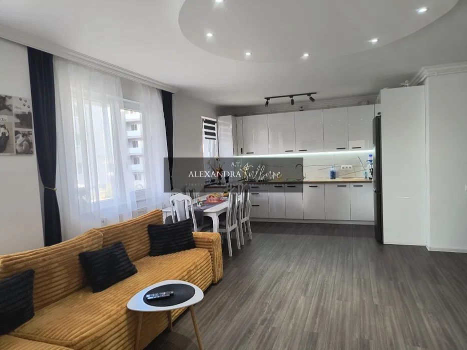 Apartament 3 camere, 2 bai, balcon, Teilor
