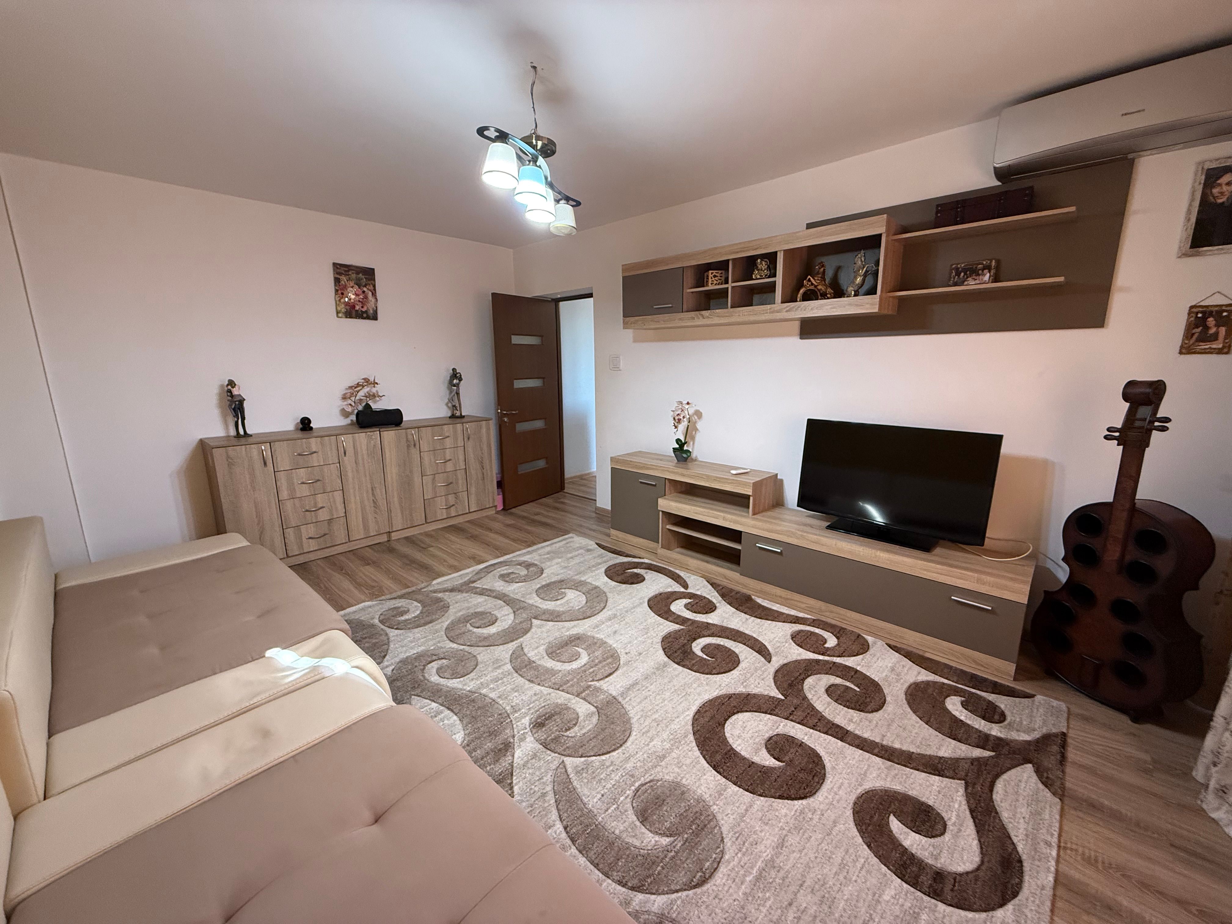 Apartament 2 camere renovat/mobilat/utilat , cu vedere către munte ! — fotografia 4